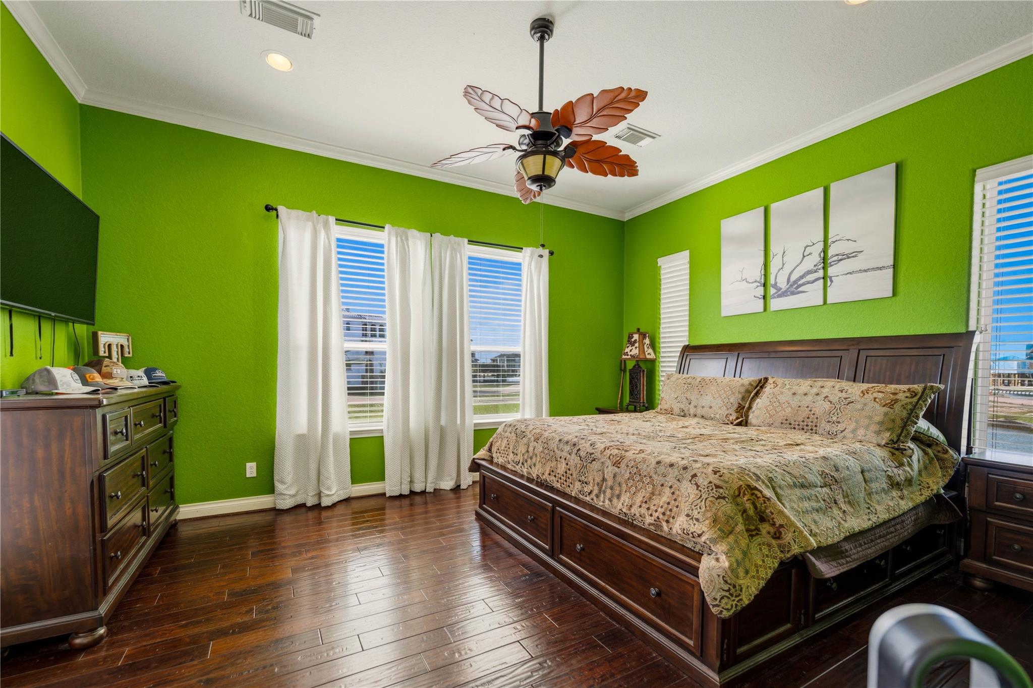 8 Loggerhead, Hitchcock, TX 77563