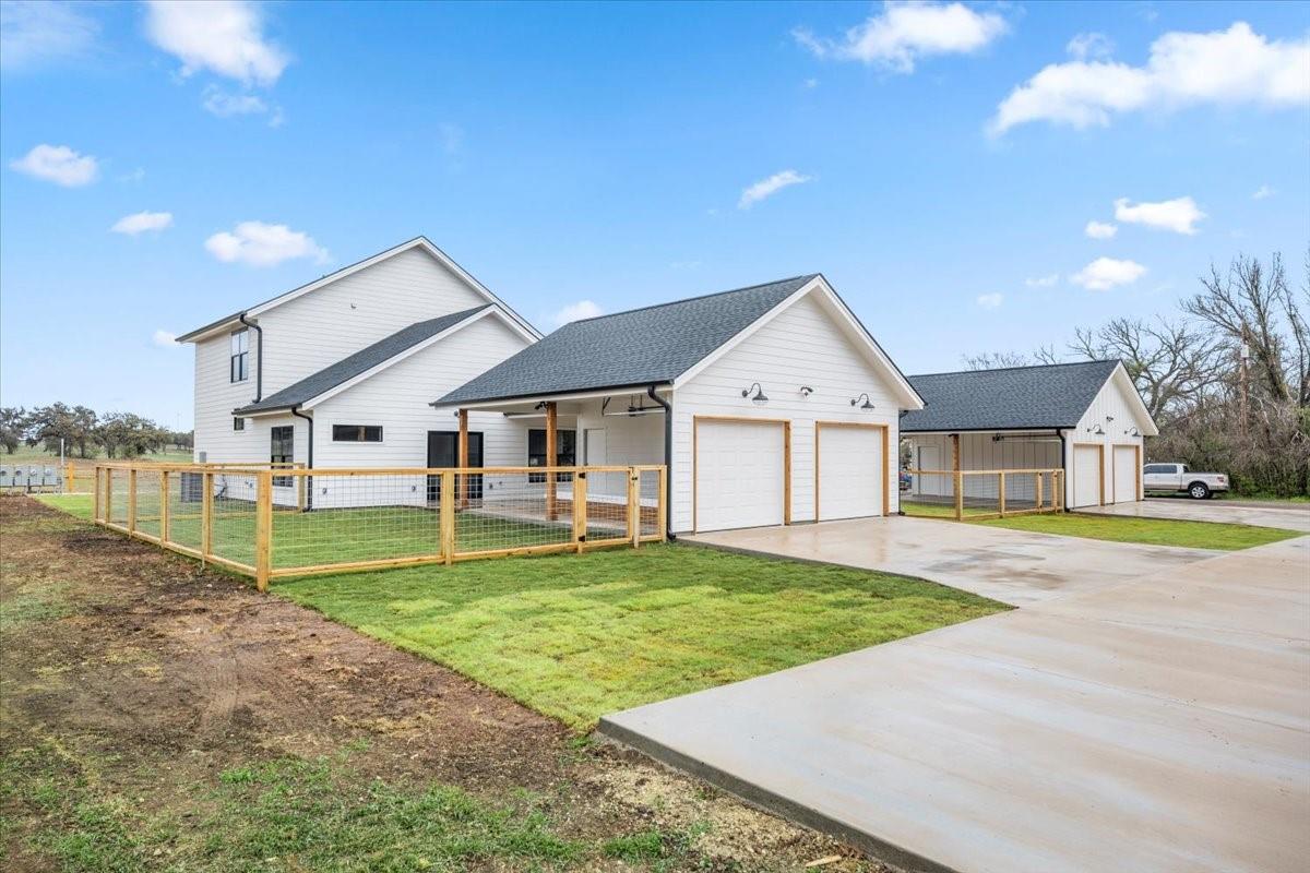 205 N Avenue, Johnson City, TX 78636