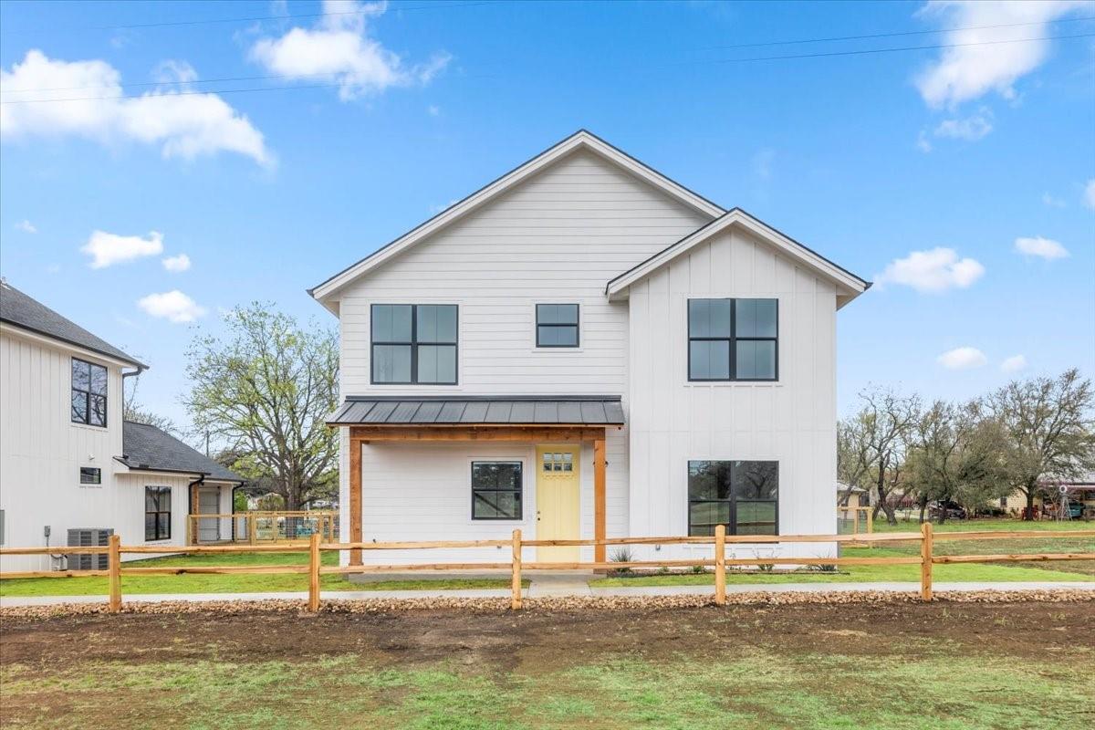 205 N Avenue, Johnson City, TX 78636