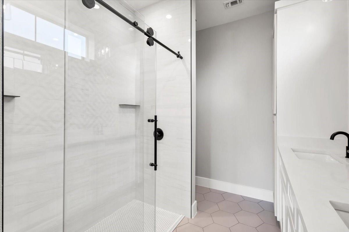 205 N Avenue, Johnson City, TX 78636