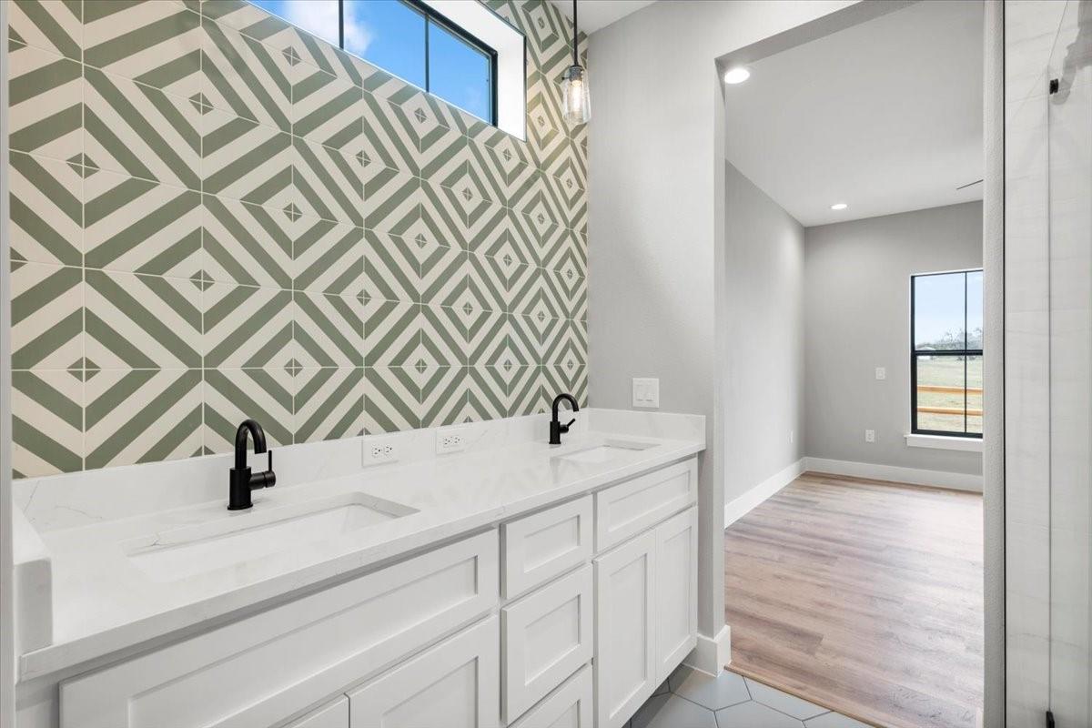 205 N Avenue, Johnson City, TX 78636