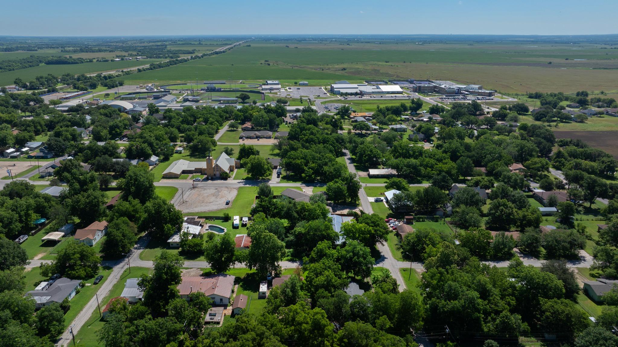 418 S Main St, Thrall, TX 76578