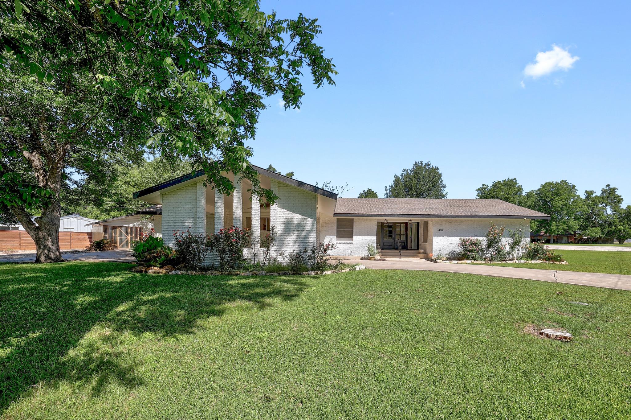 418 S Main St, Thrall, TX 76578