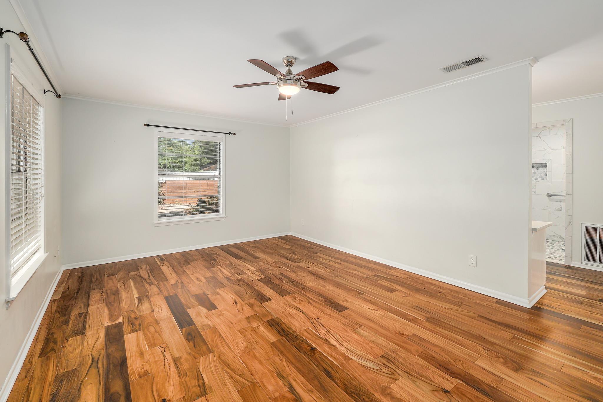 418 S Main St, Thrall, TX 76578