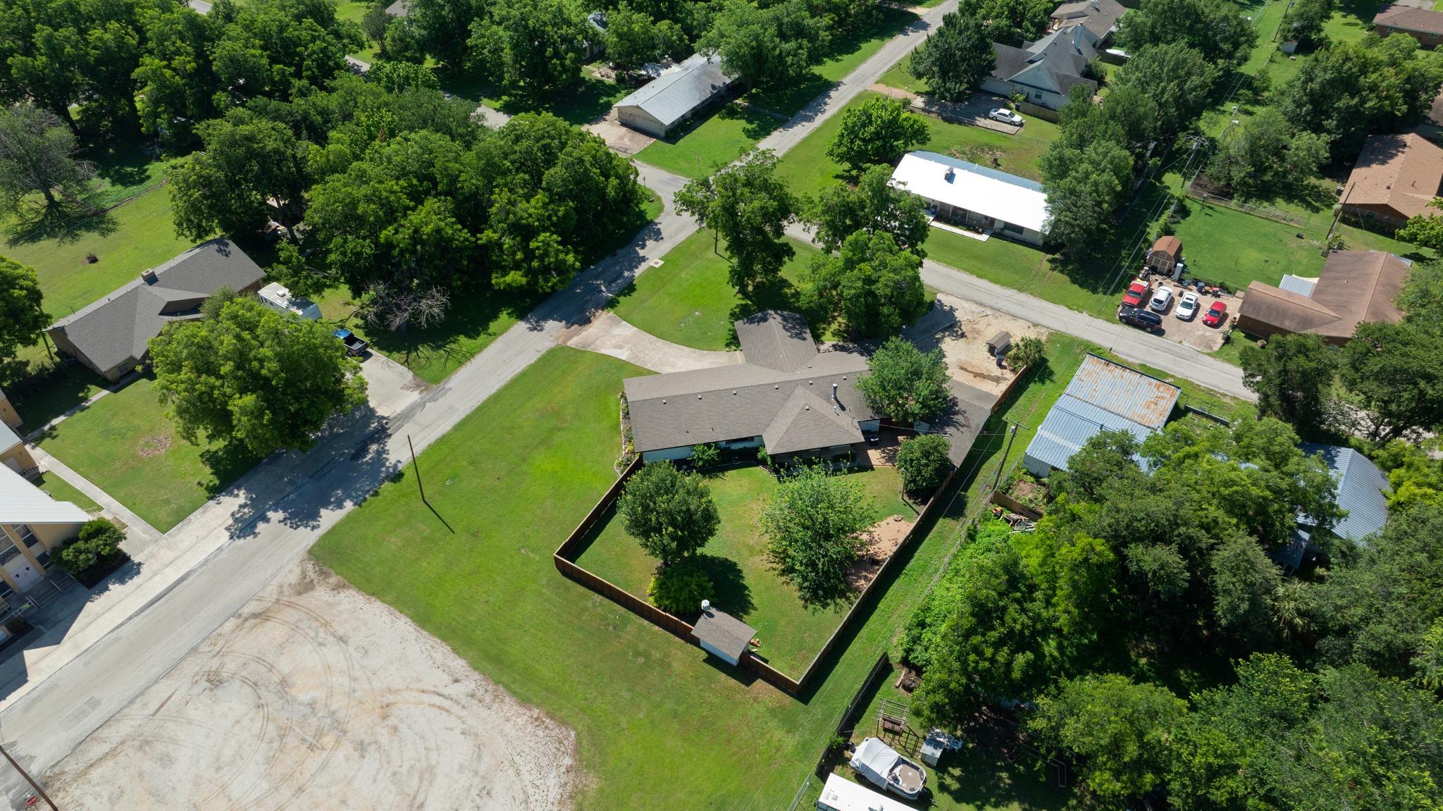 418 S Main St, Thrall, TX 76578