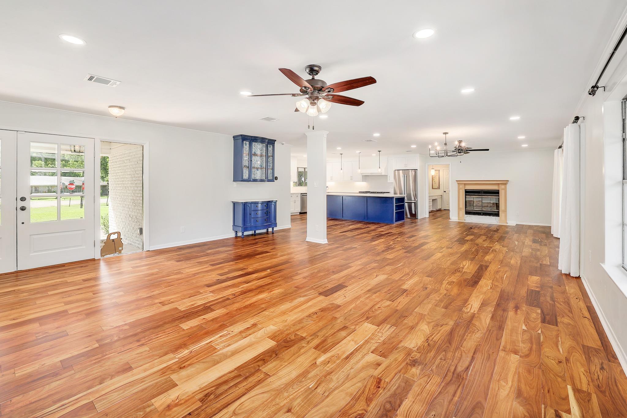 418 S Main St, Thrall, TX 76578