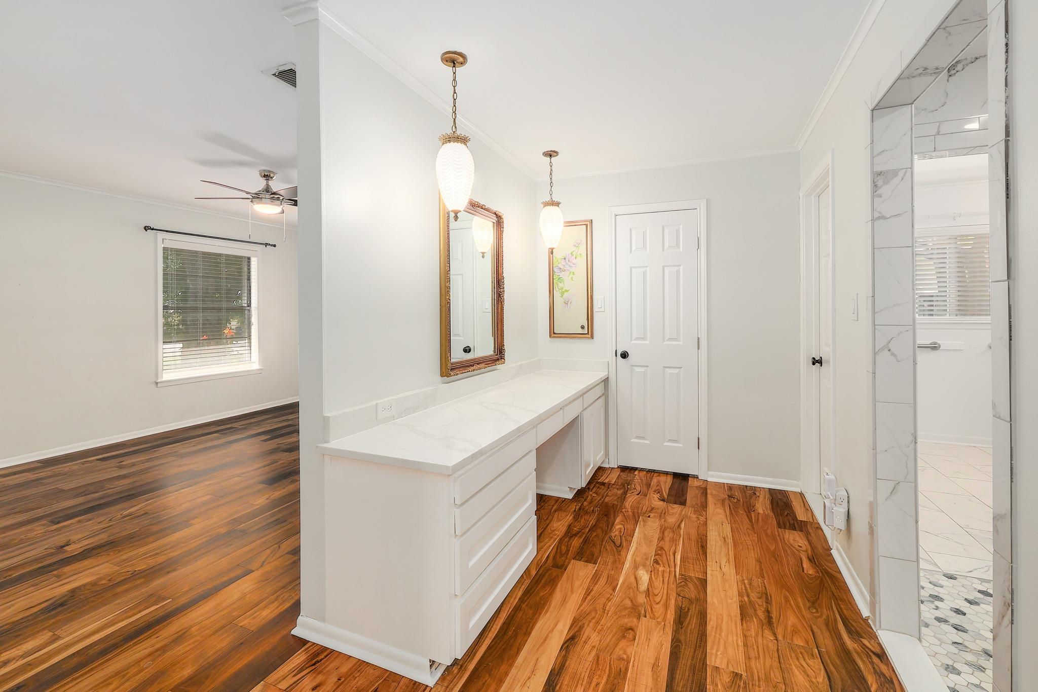 418 S Main St, Thrall, TX 76578