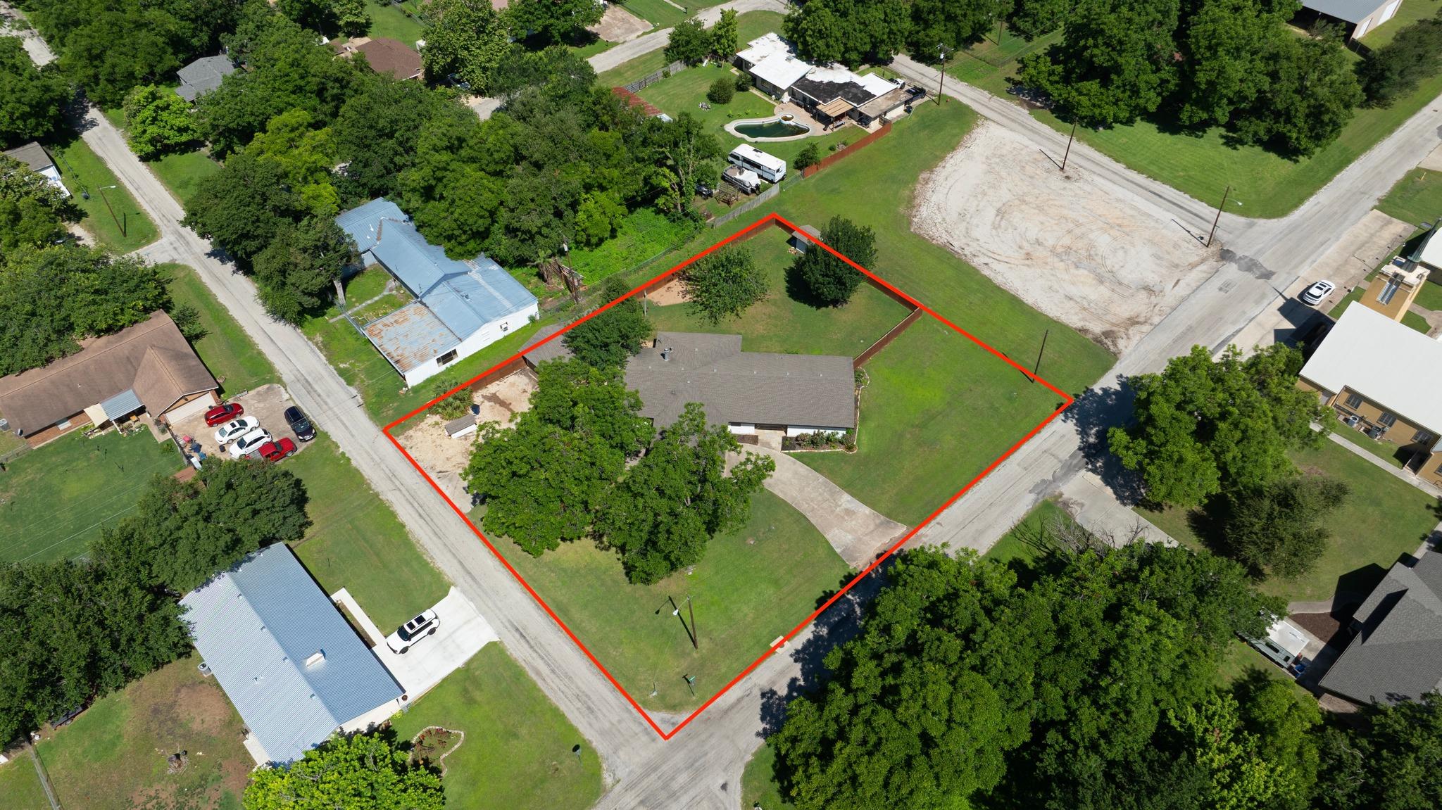 418 S Main St, Thrall, TX 76578