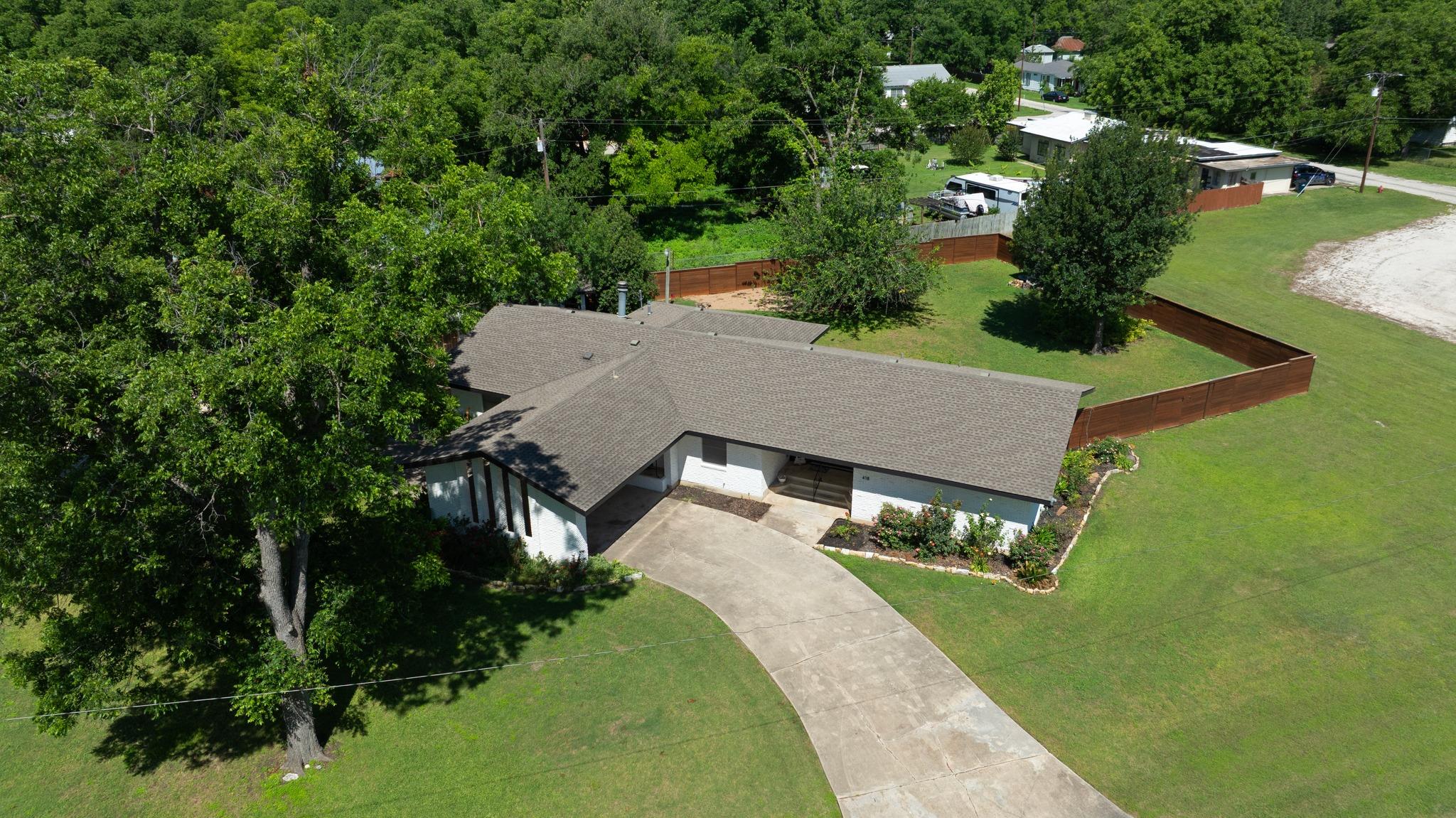 418 S Main St, Thrall, TX 76578