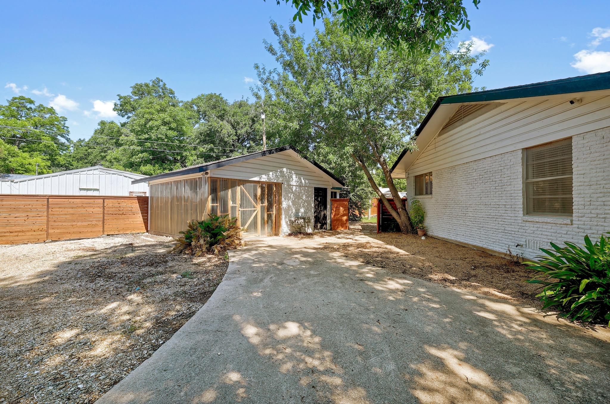 418 S Main St, Thrall, TX 76578