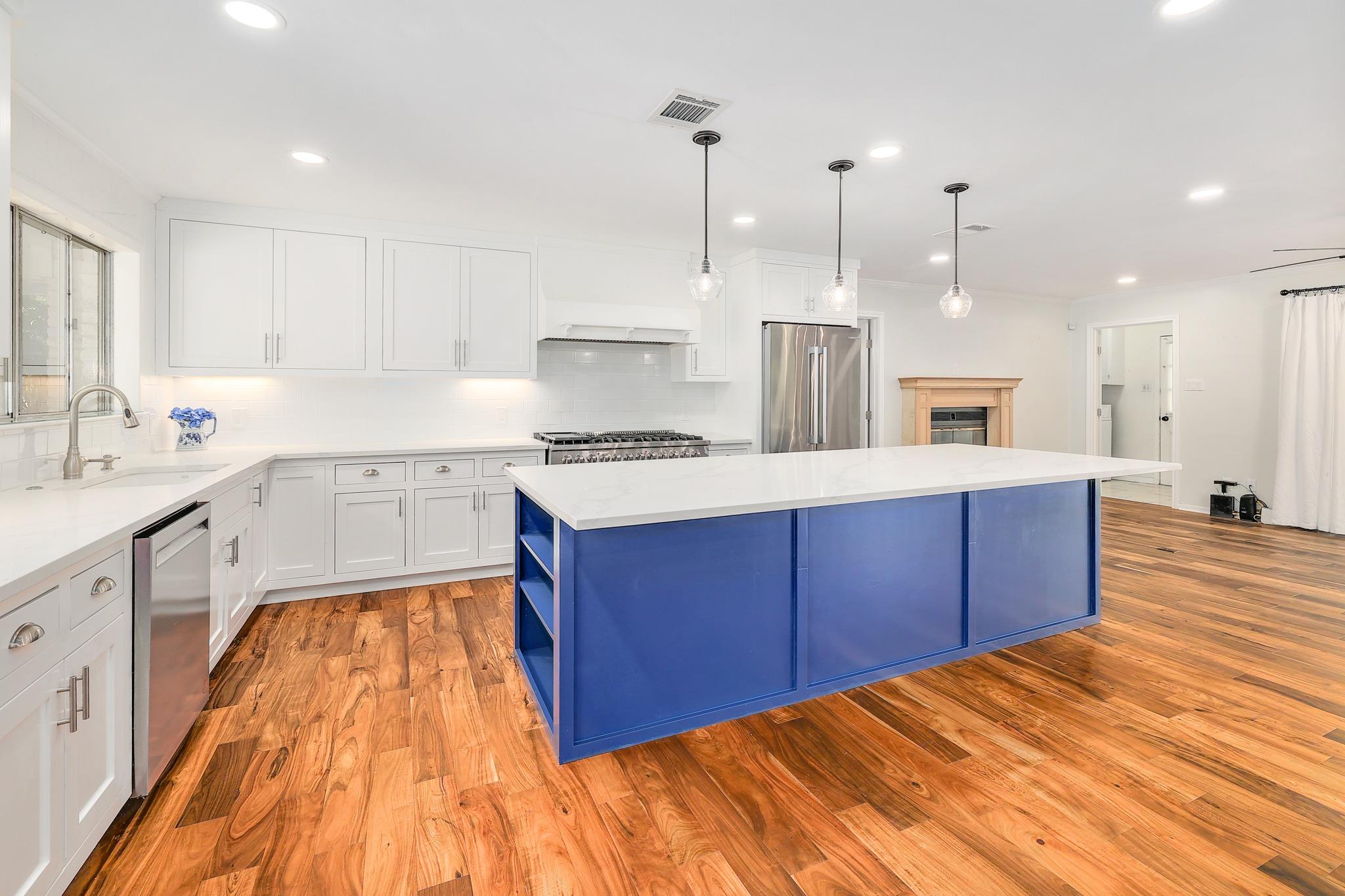 418 S Main St, Thrall, TX 76578