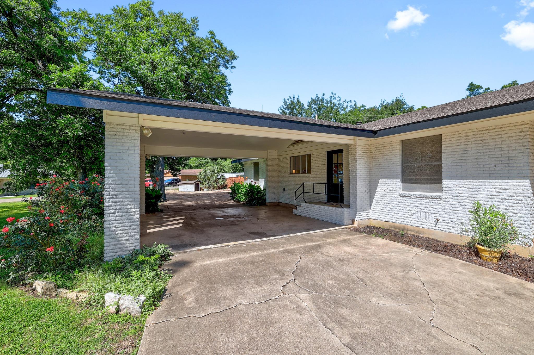 418 S Main St, Thrall, TX 76578