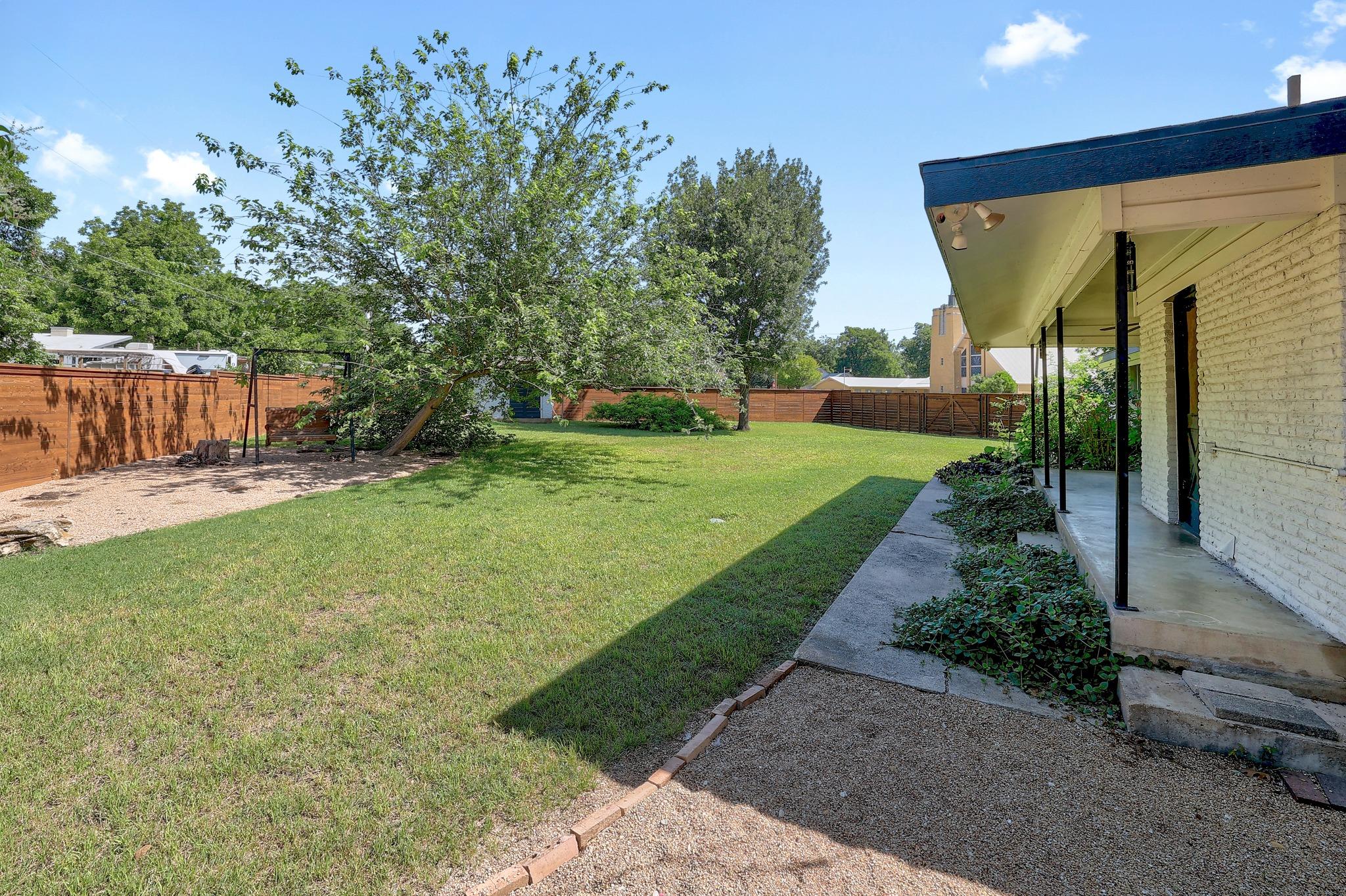 418 S Main St, Thrall, TX 76578