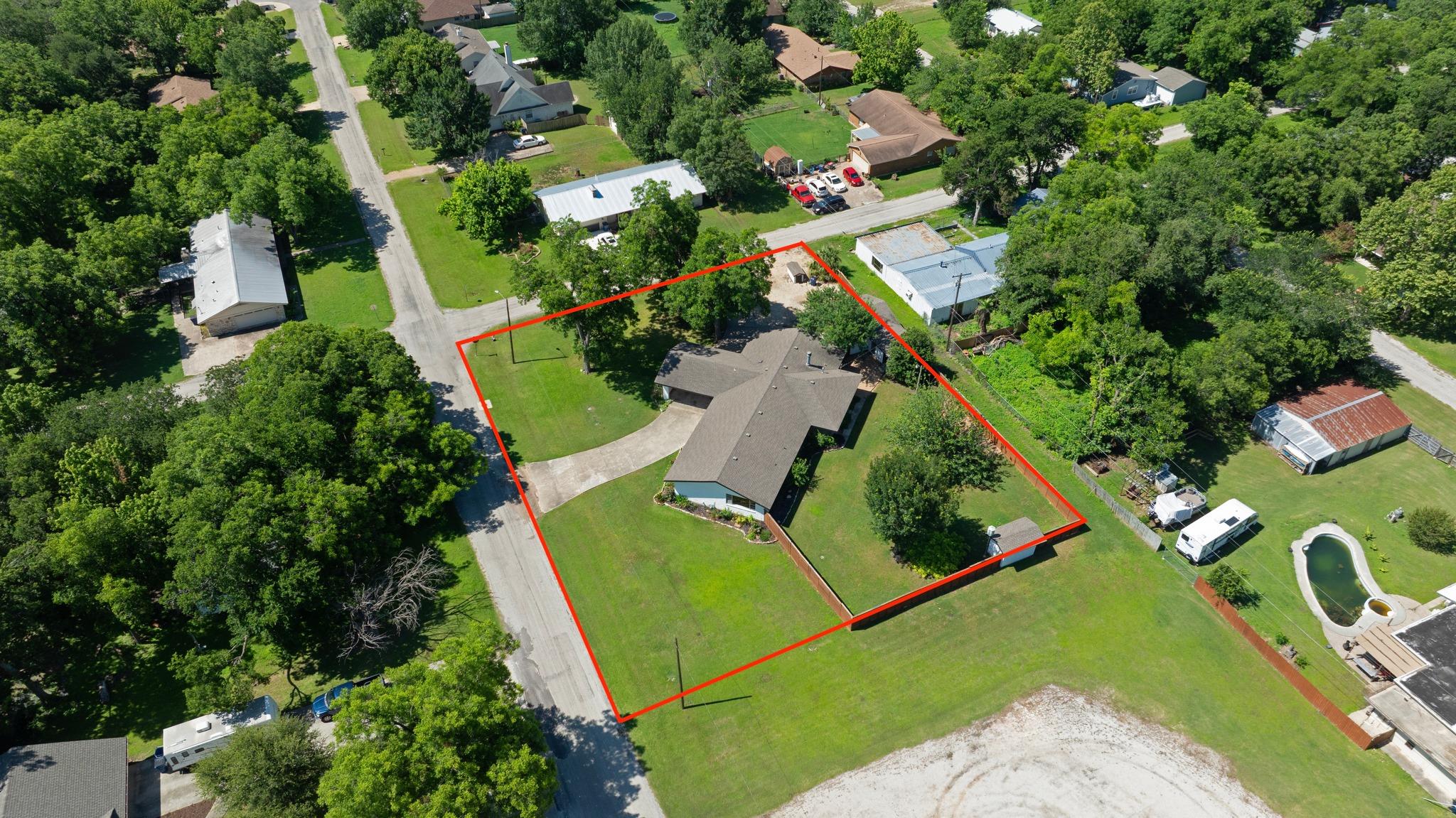418 S Main St, Thrall, TX 76578