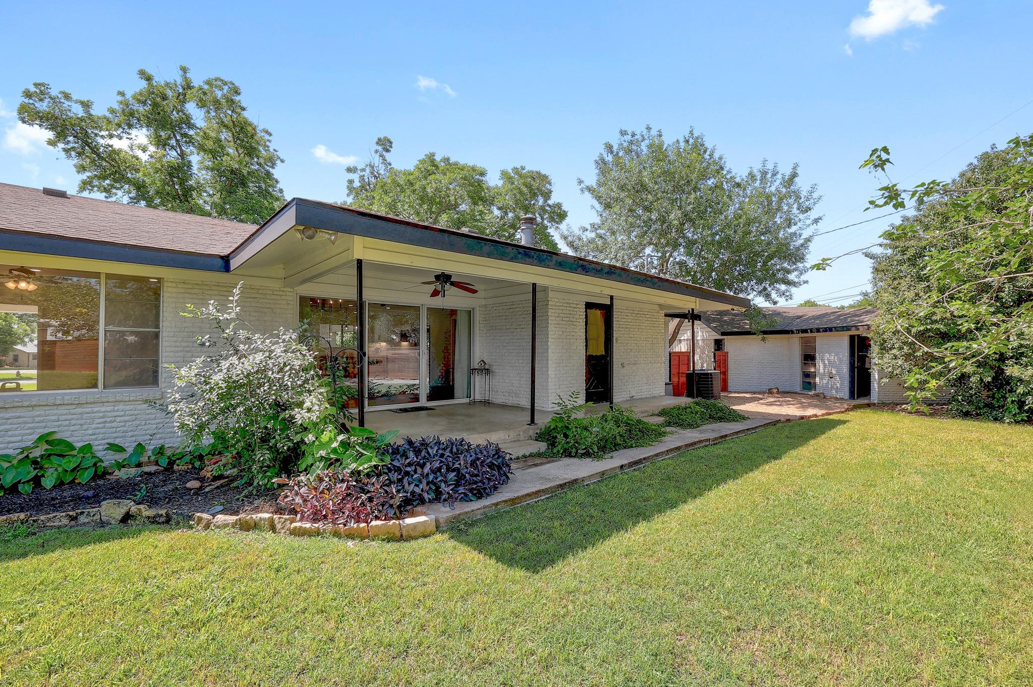 418 S Main St, Thrall, TX 76578
