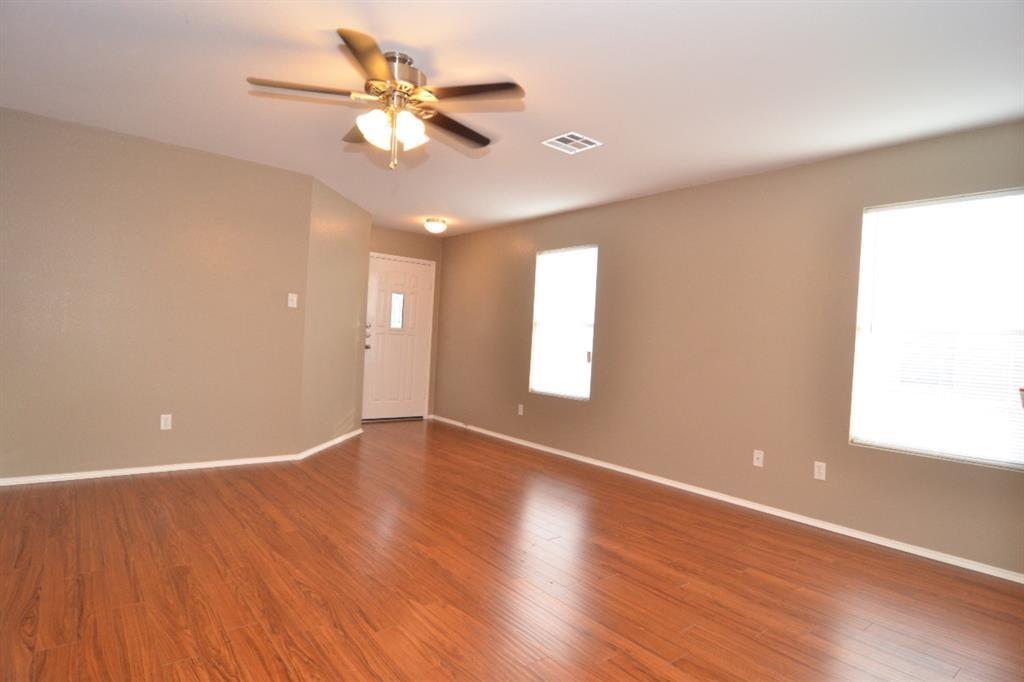 806 Municipal Dr, Leander, TX 78641