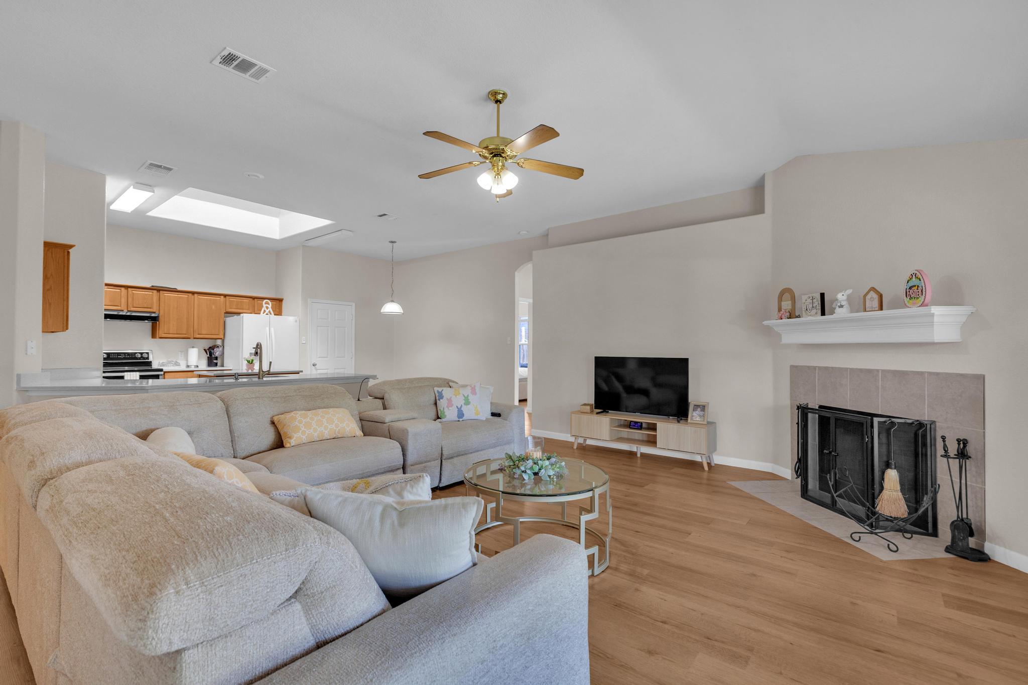 506 Carol Dr, Hutto, TX 78634