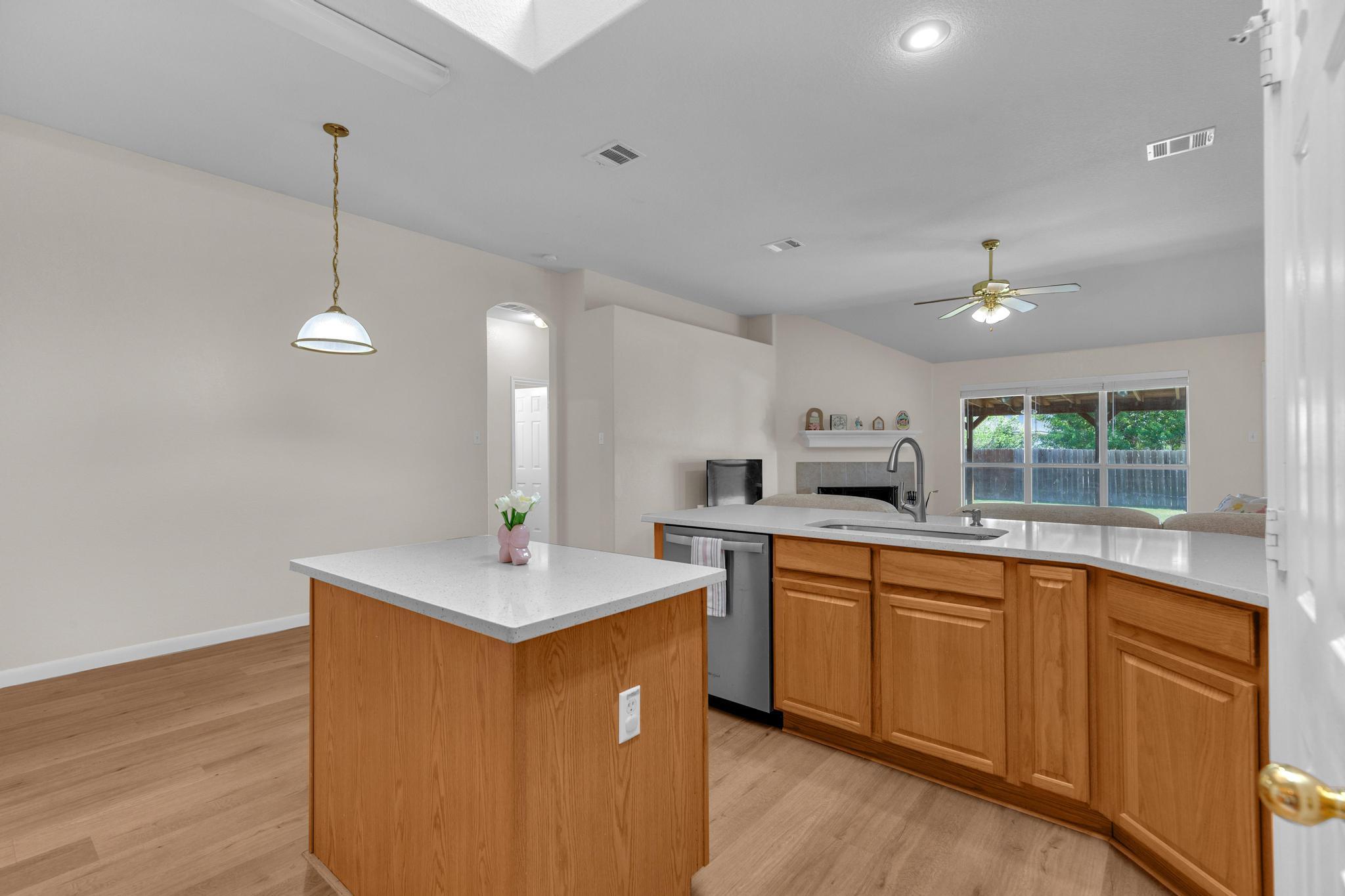 506 Carol Dr, Hutto, TX 78634