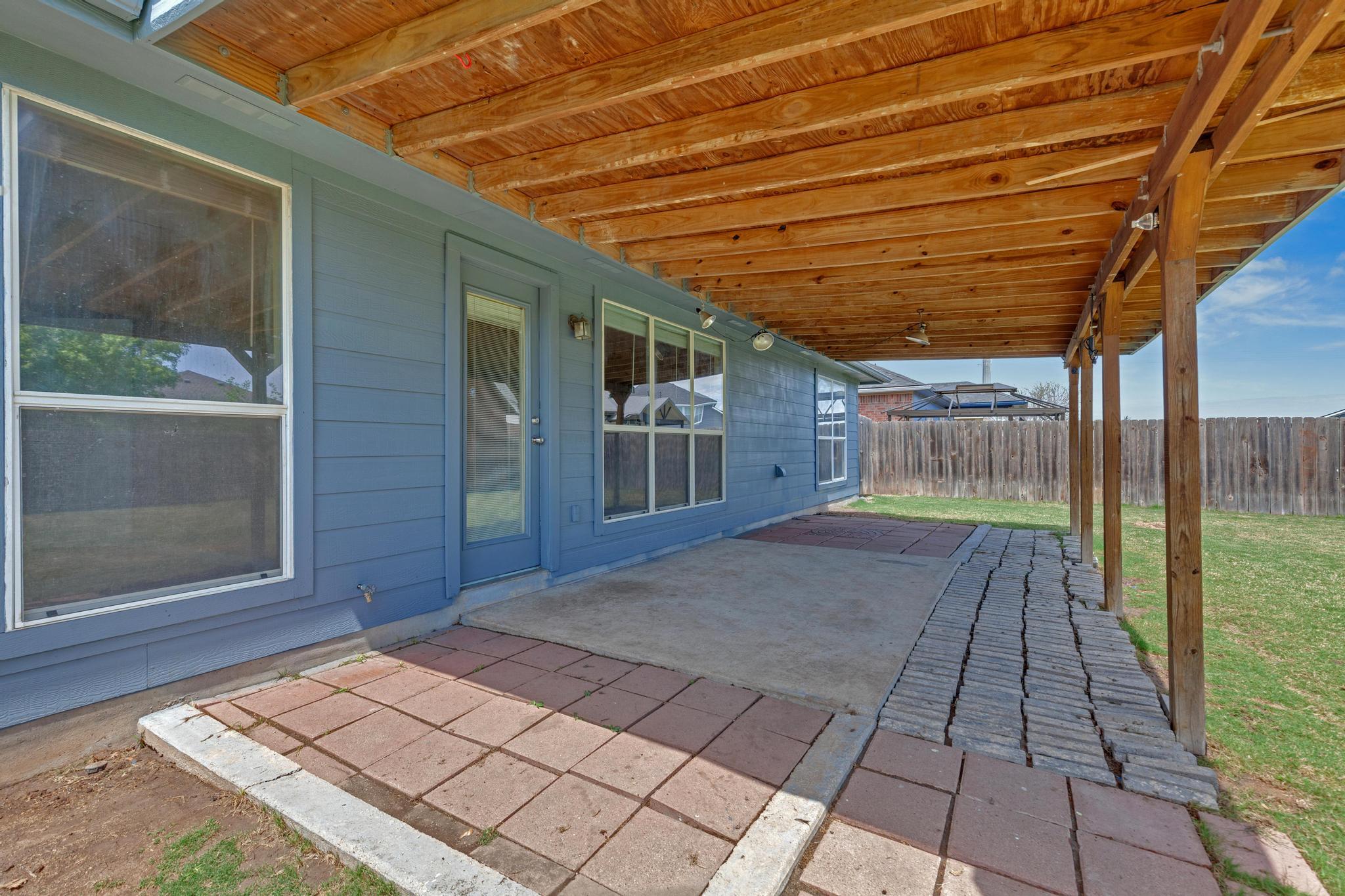 506 Carol Dr, Hutto, TX 78634