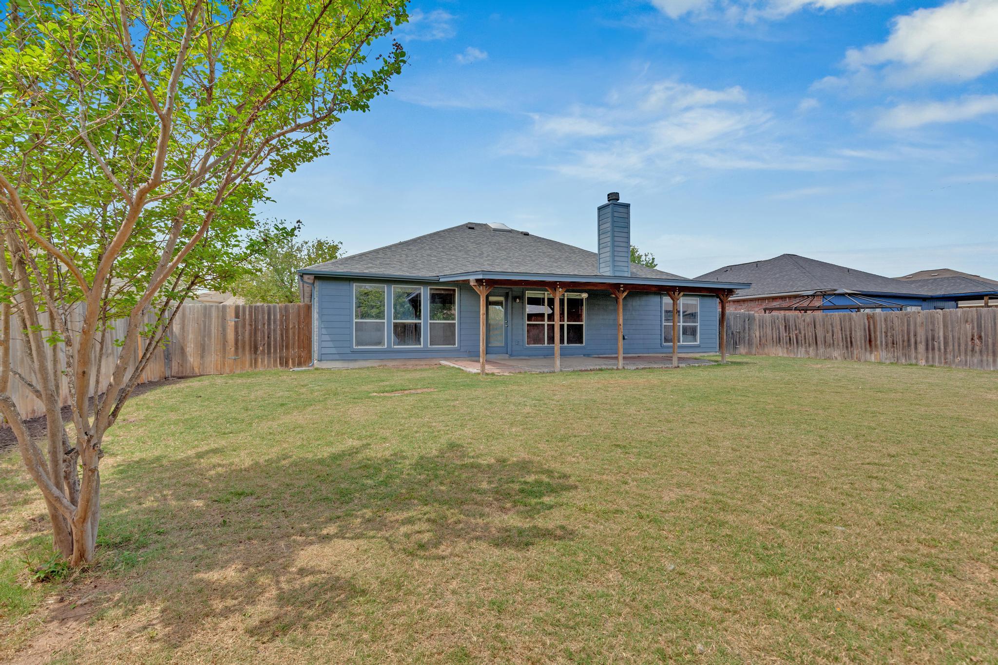 506 Carol Dr, Hutto, TX 78634