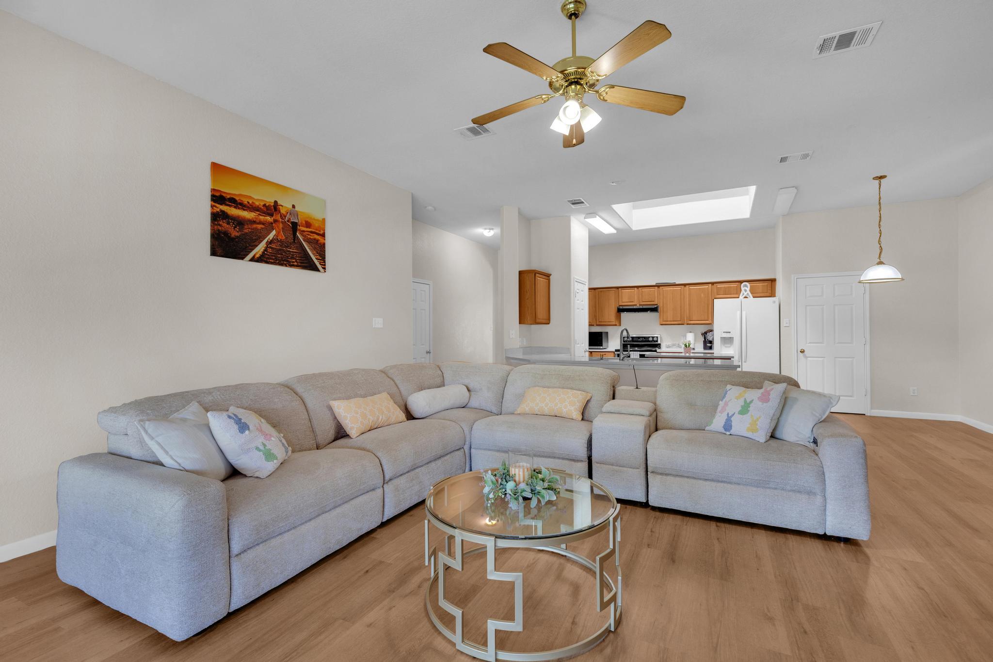 506 Carol Dr, Hutto, TX 78634