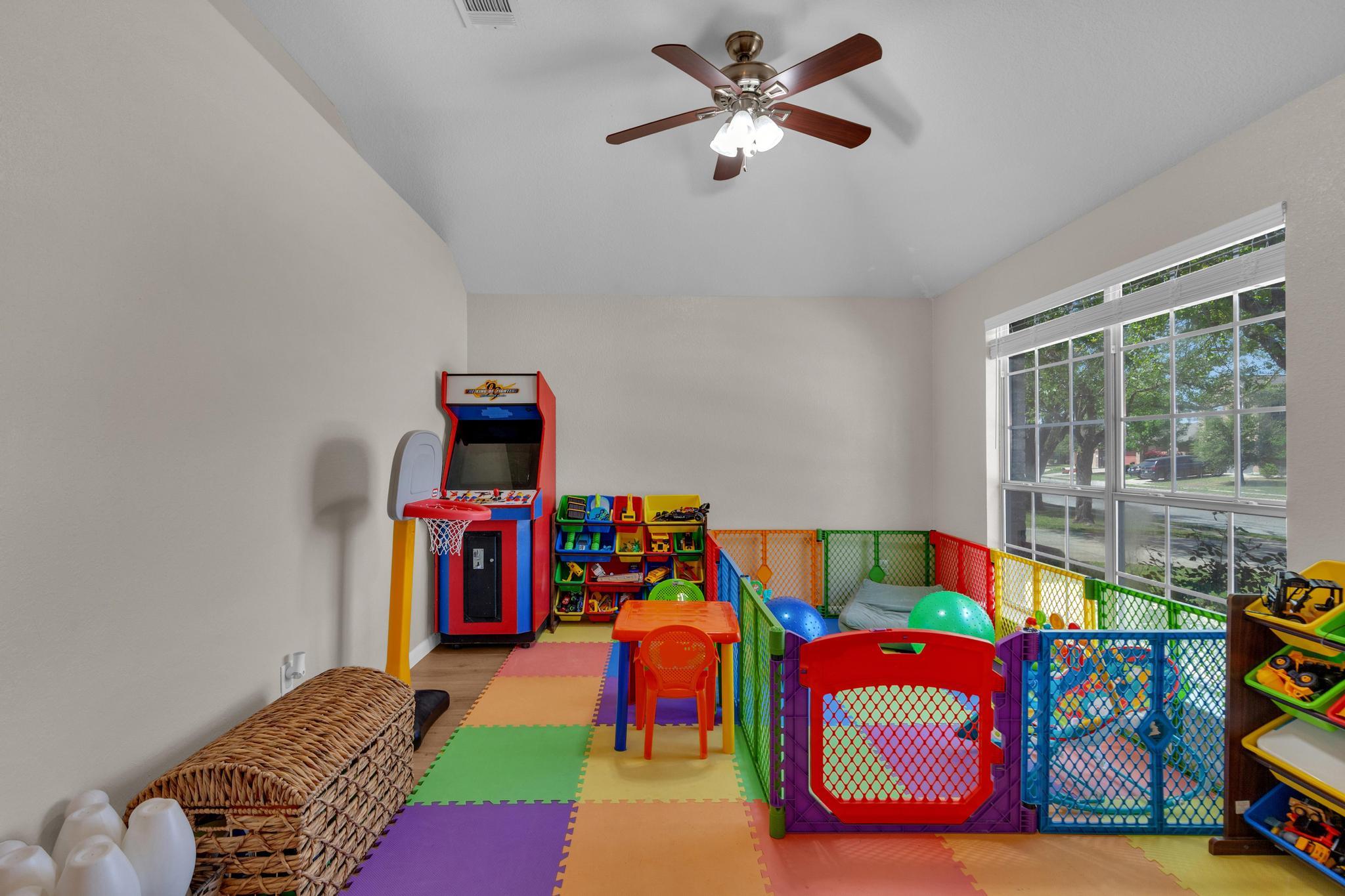 506 Carol Dr, Hutto, TX 78634