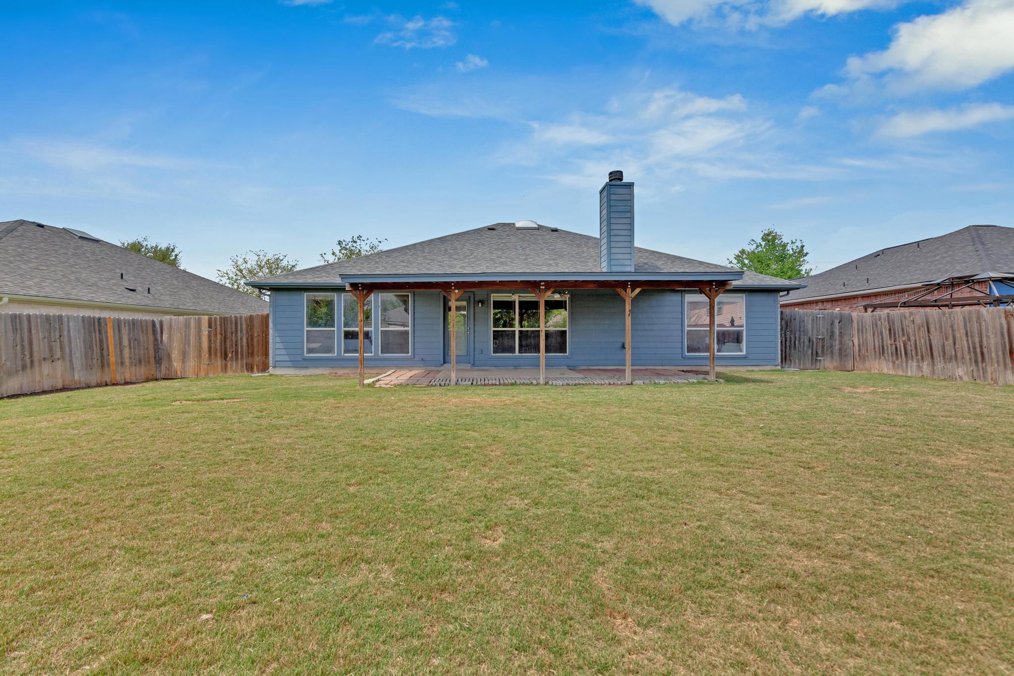 506 Carol Dr, Hutto, TX 78634