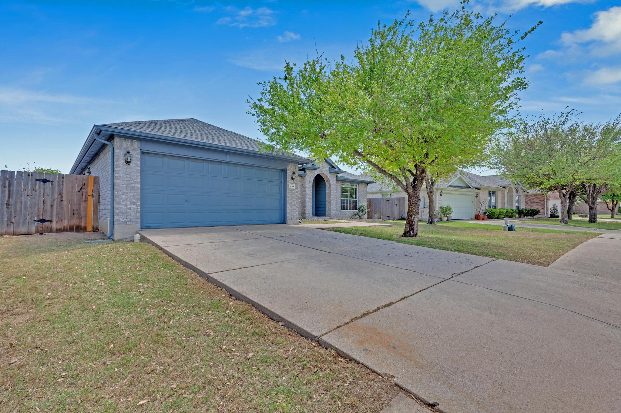 506 Carol Dr, Hutto, TX 78634