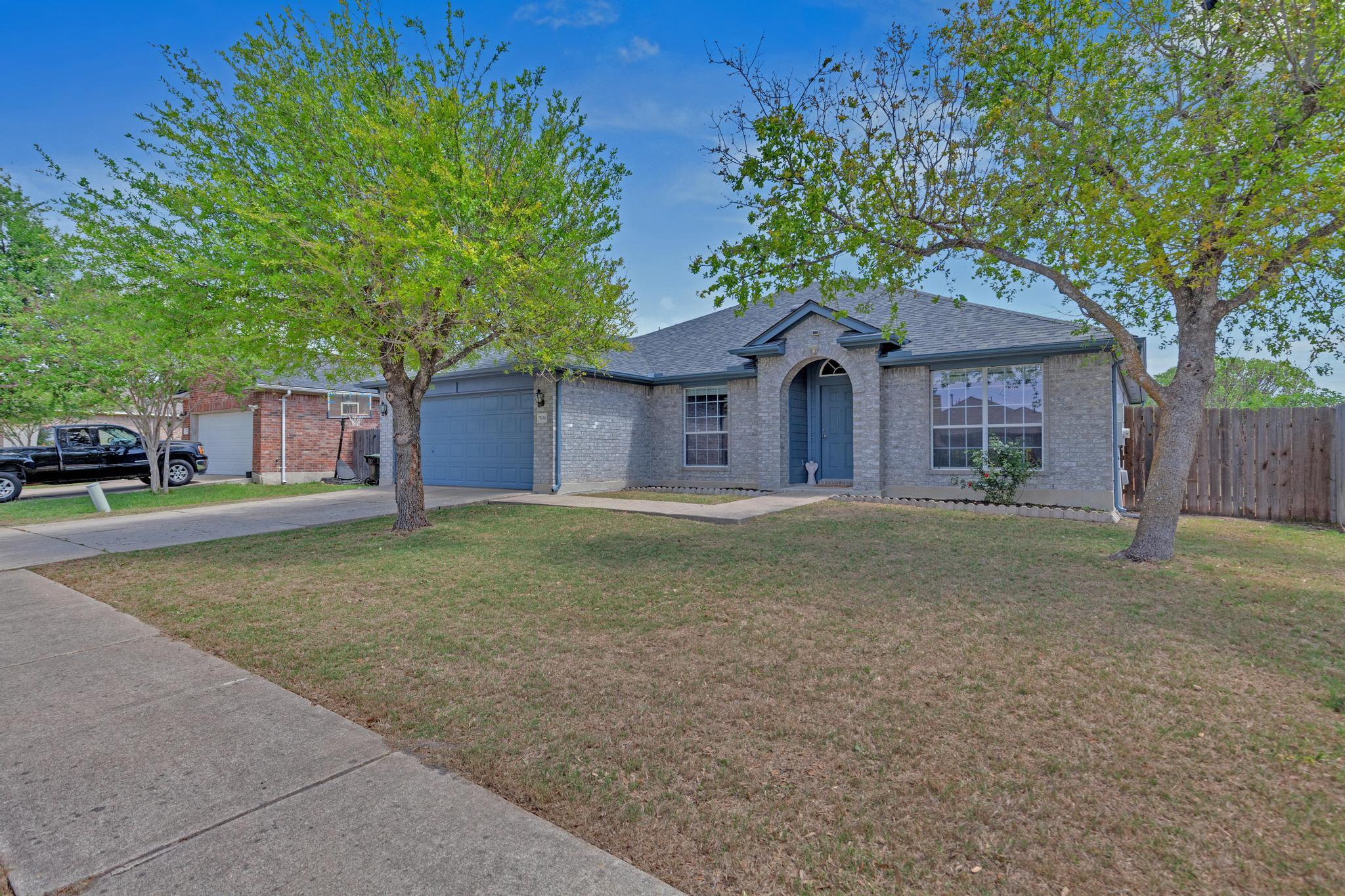 506 Carol Dr, Hutto, TX 78634