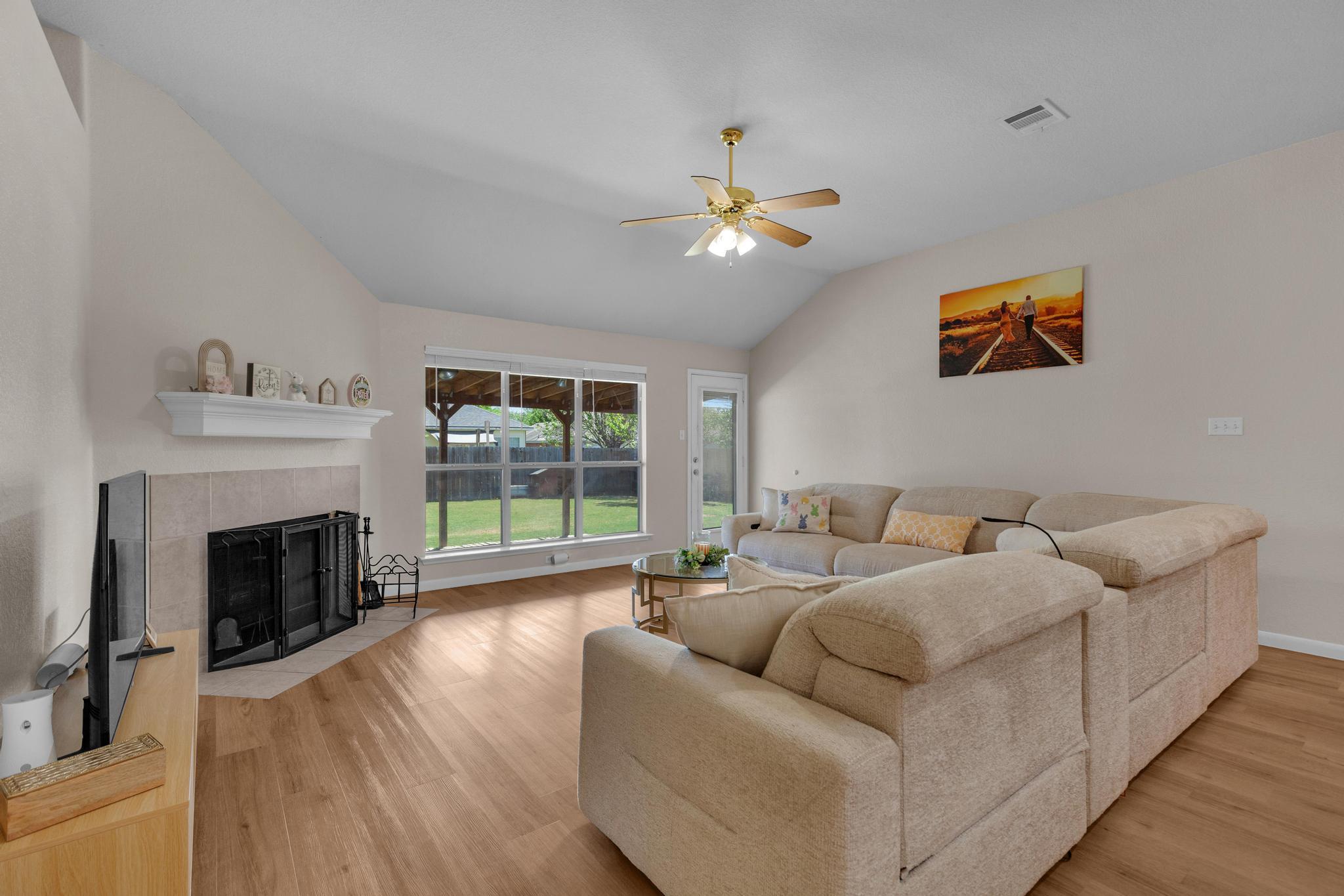 506 Carol Dr, Hutto, TX 78634