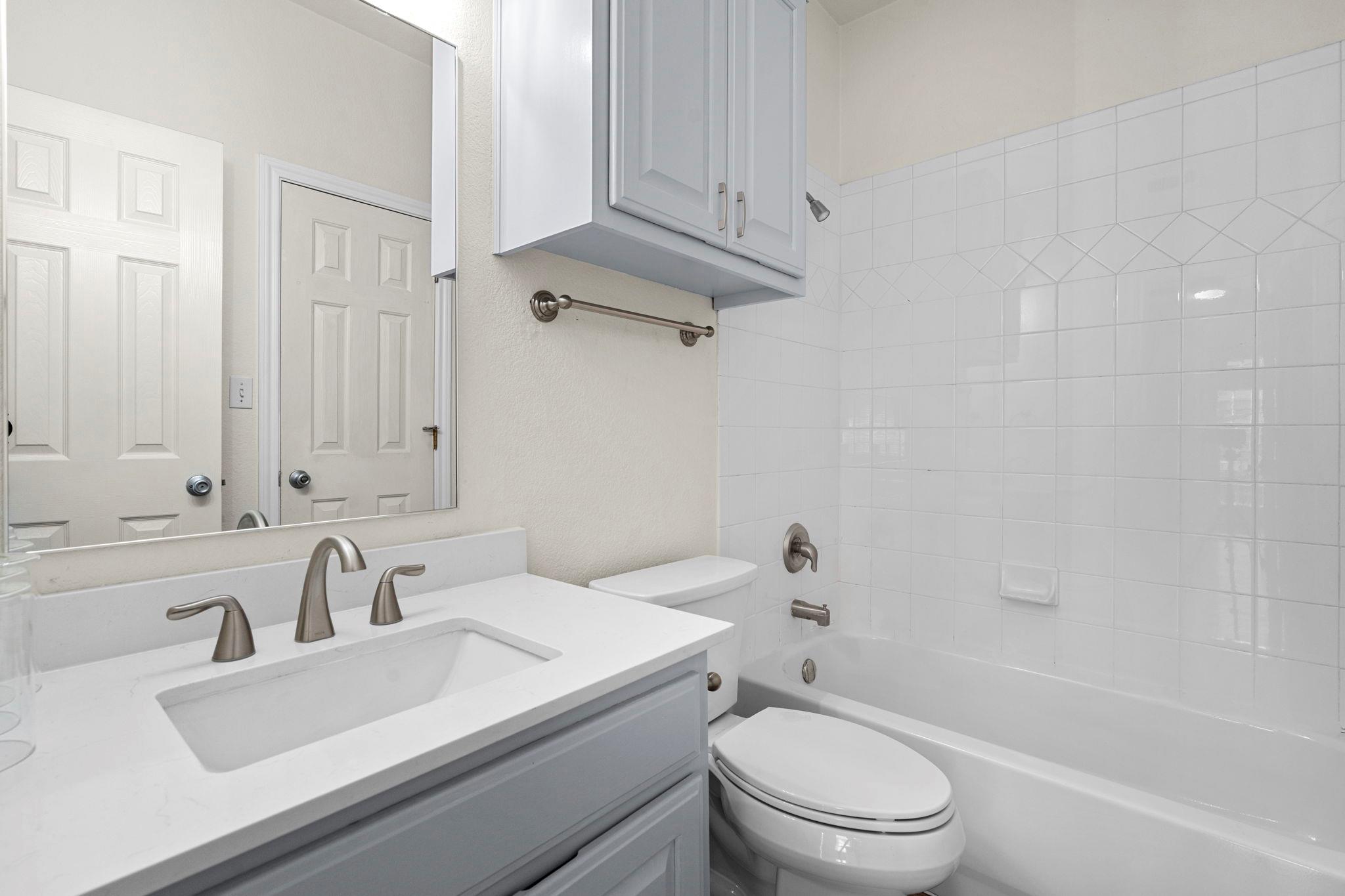 1100 W 25th St # 101, Austin, TX 78705