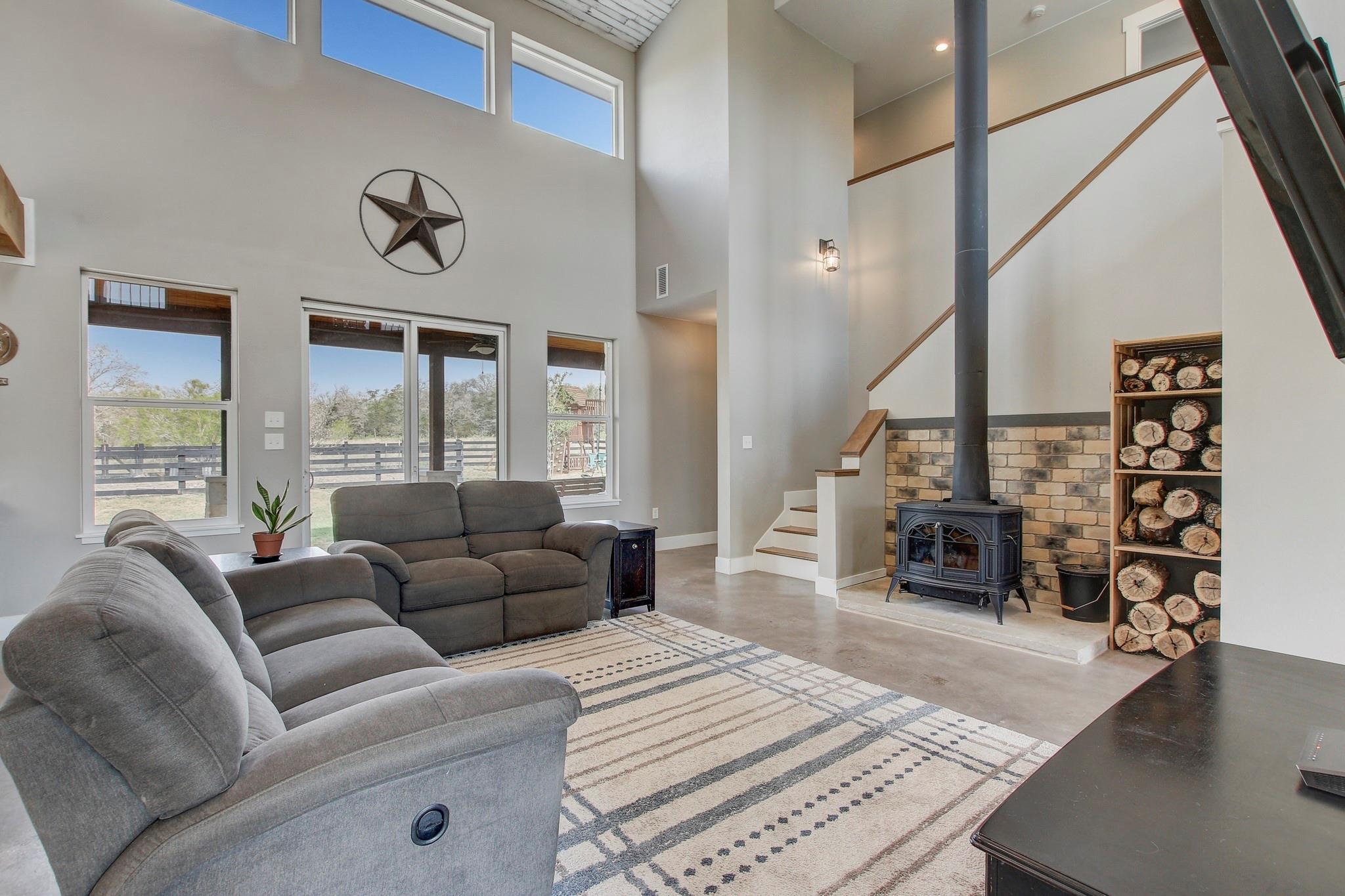 196 Milam Ln, Bastrop, TX 78602