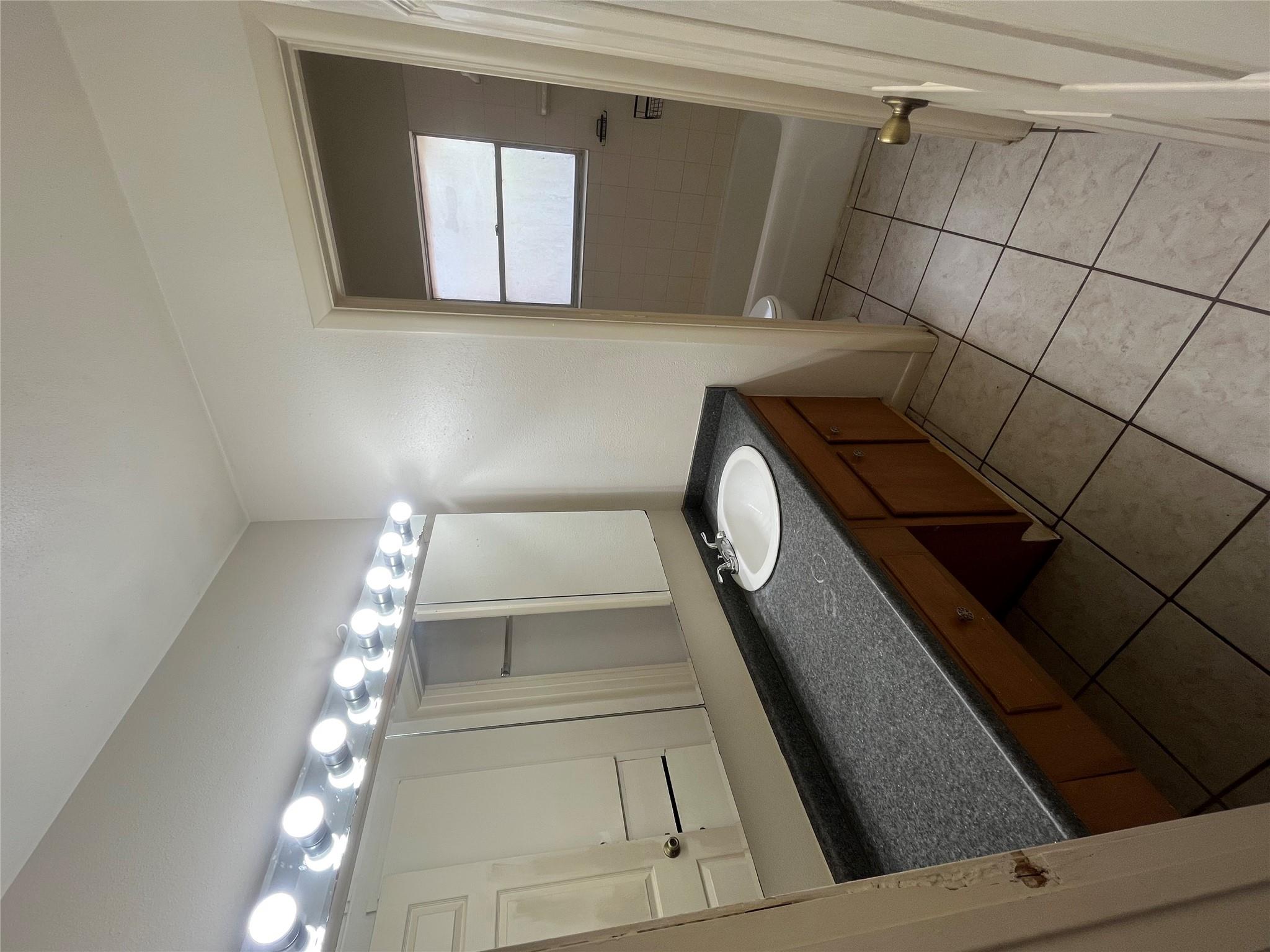 1002 HILLYER St, San Marcos, TX 78666