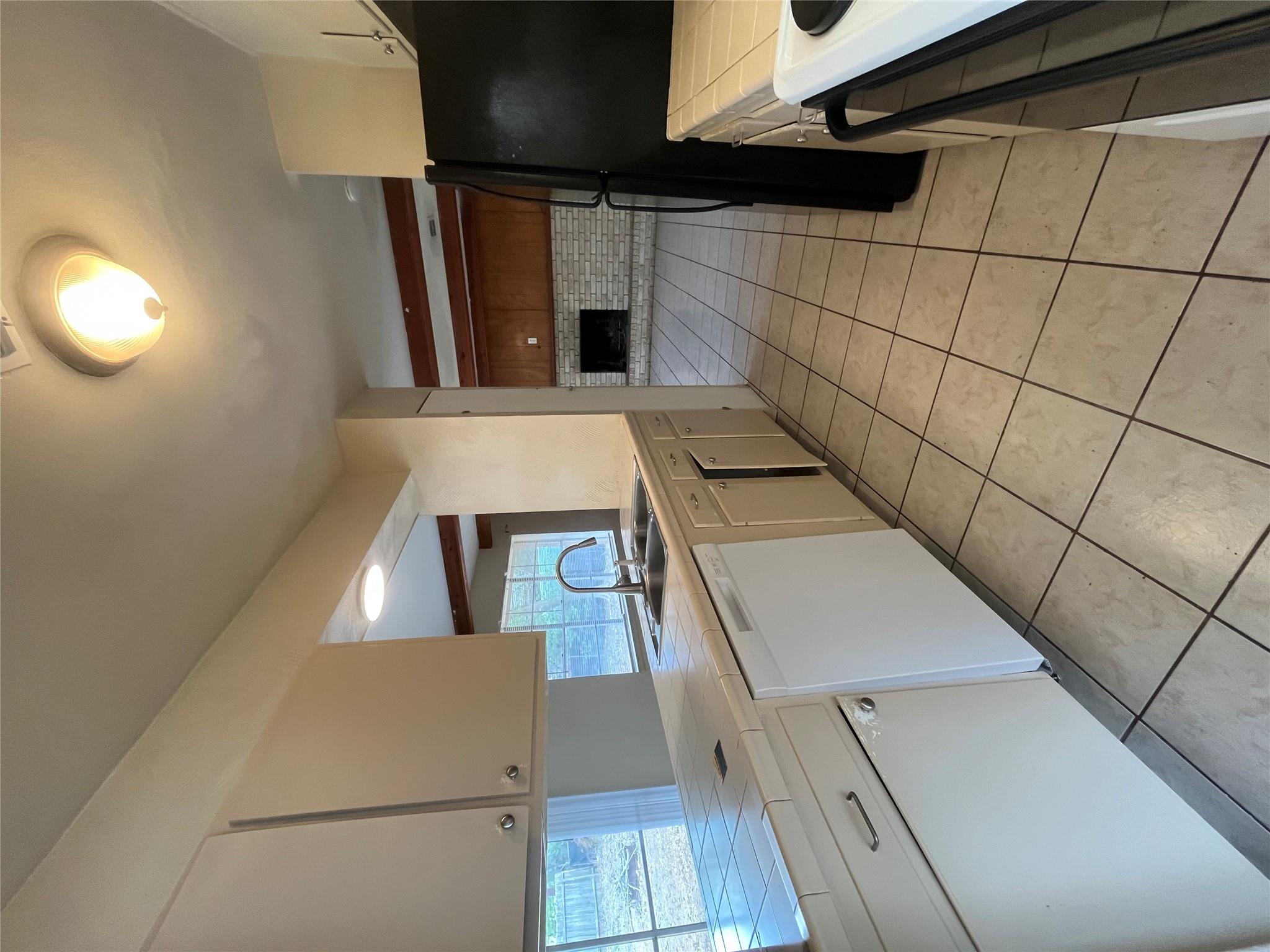 1002 HILLYER St, San Marcos, TX 78666