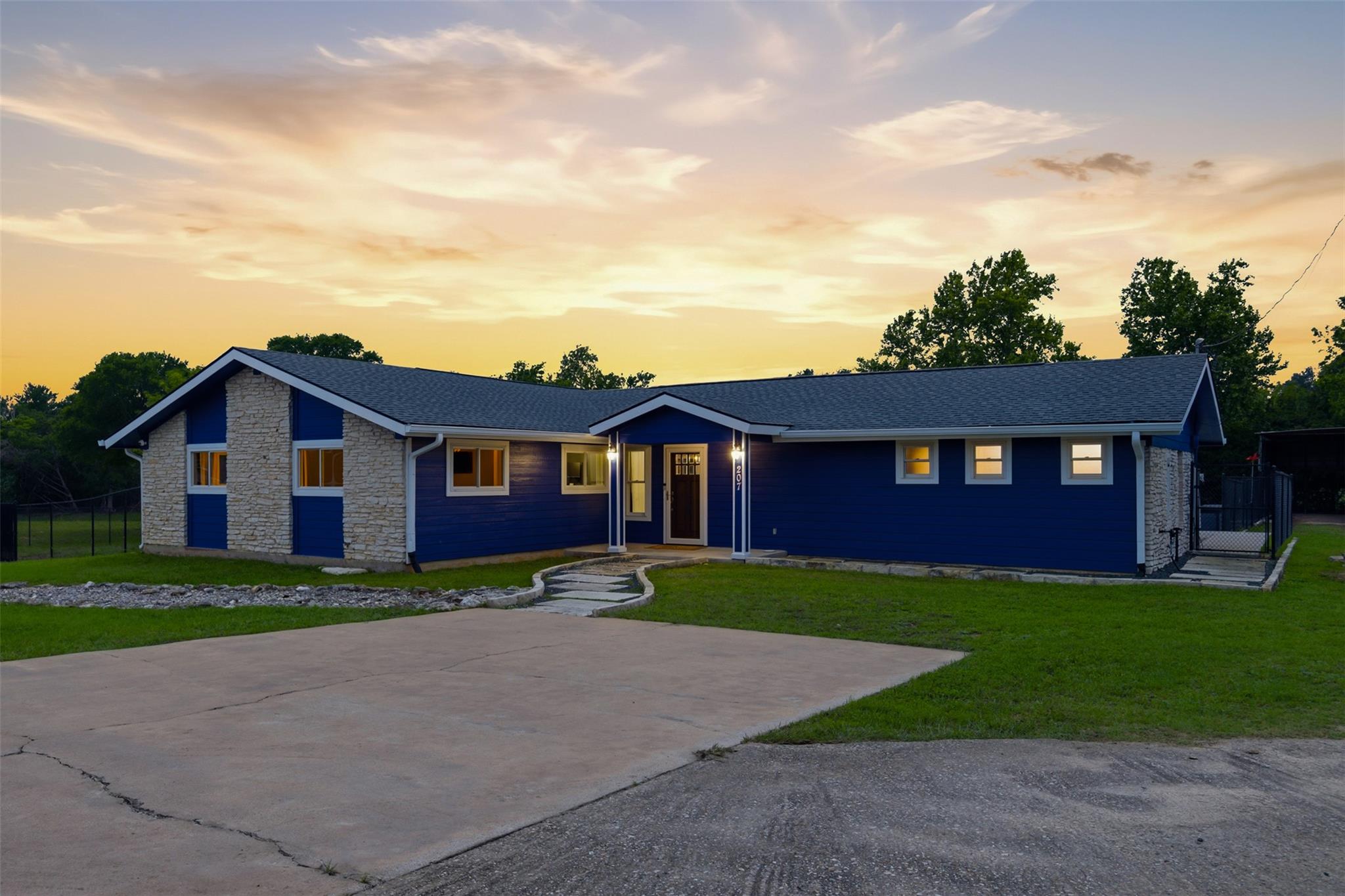 207 Cardinal Ln, Cedar Park, TX 78613