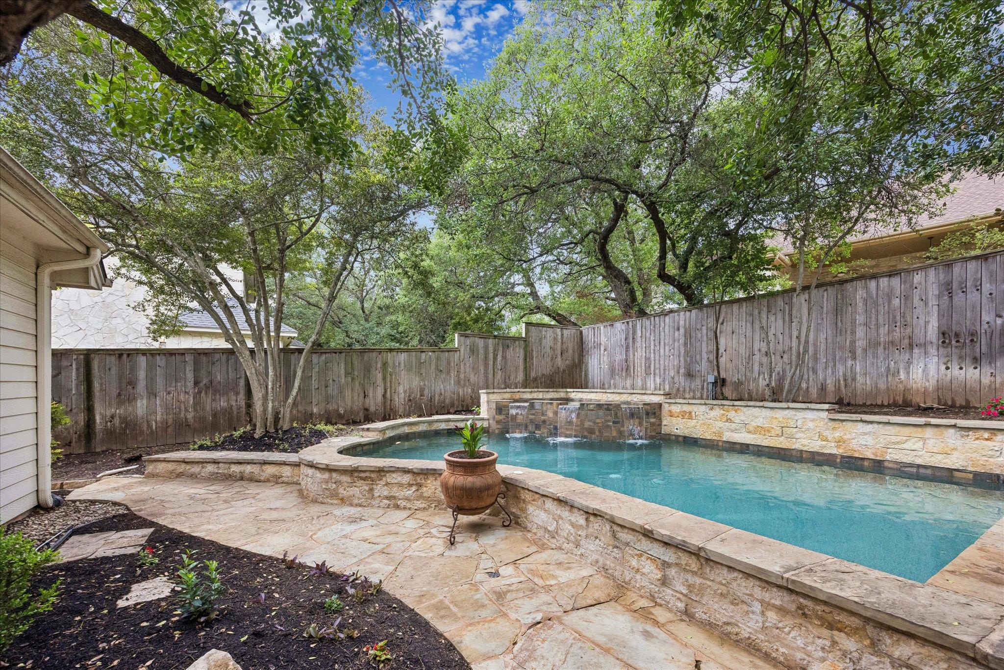 110 Copperleaf Rd, Lakeway, TX 78734