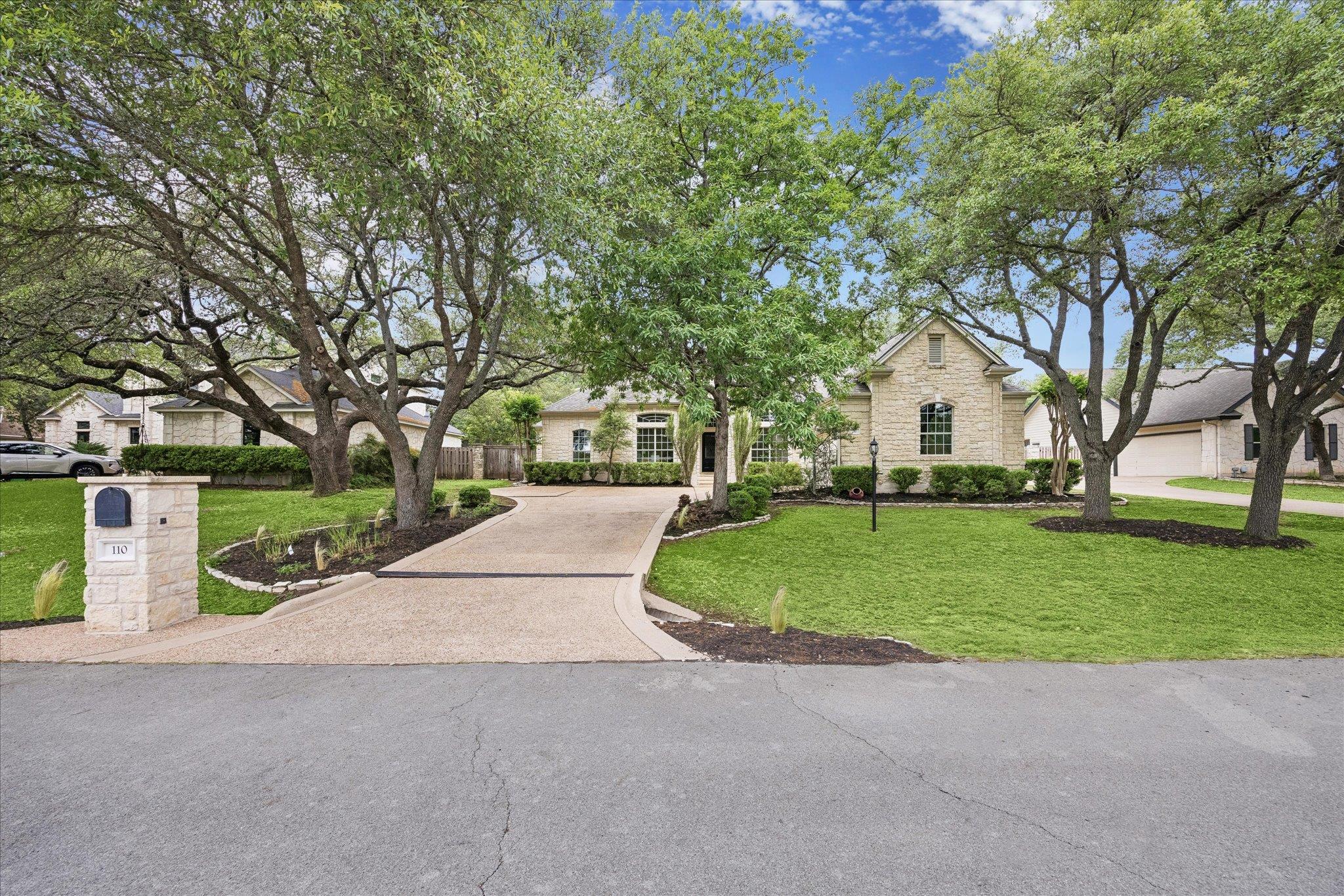 110 Copperleaf Rd, Lakeway, TX 78734