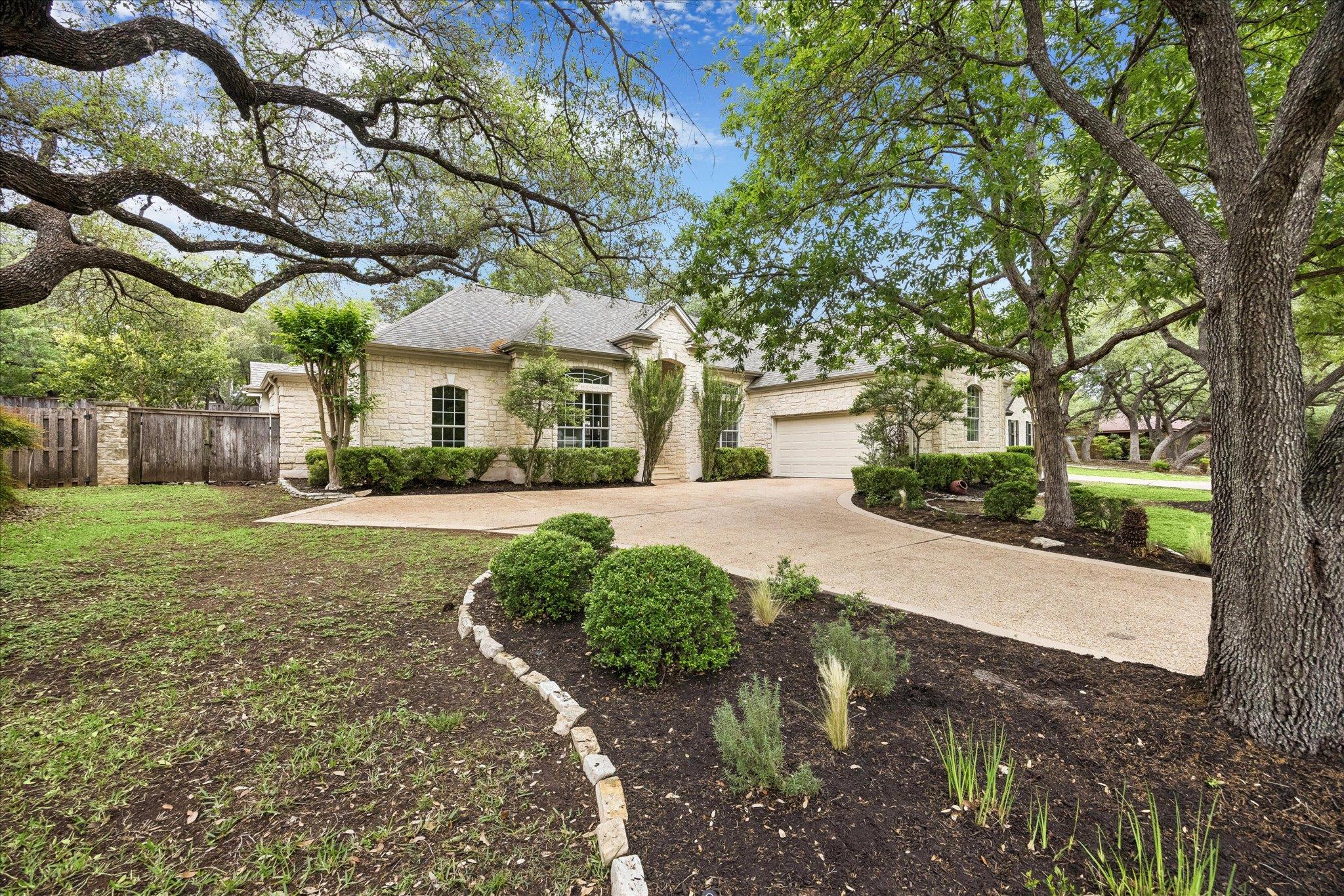 110 Copperleaf Rd, Lakeway, TX 78734