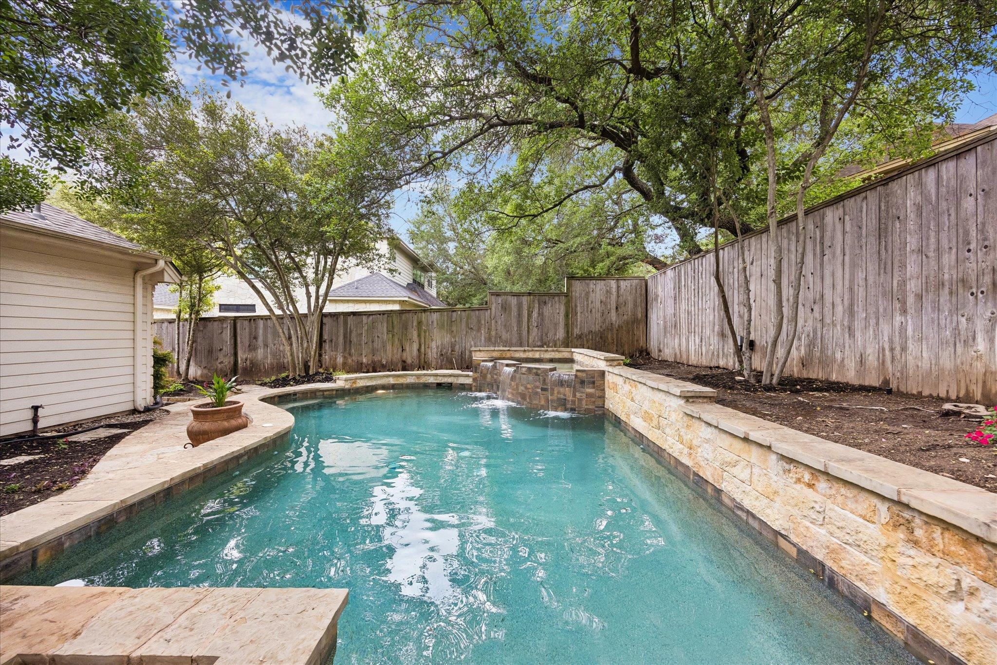 110 Copperleaf Rd, Lakeway, TX 78734