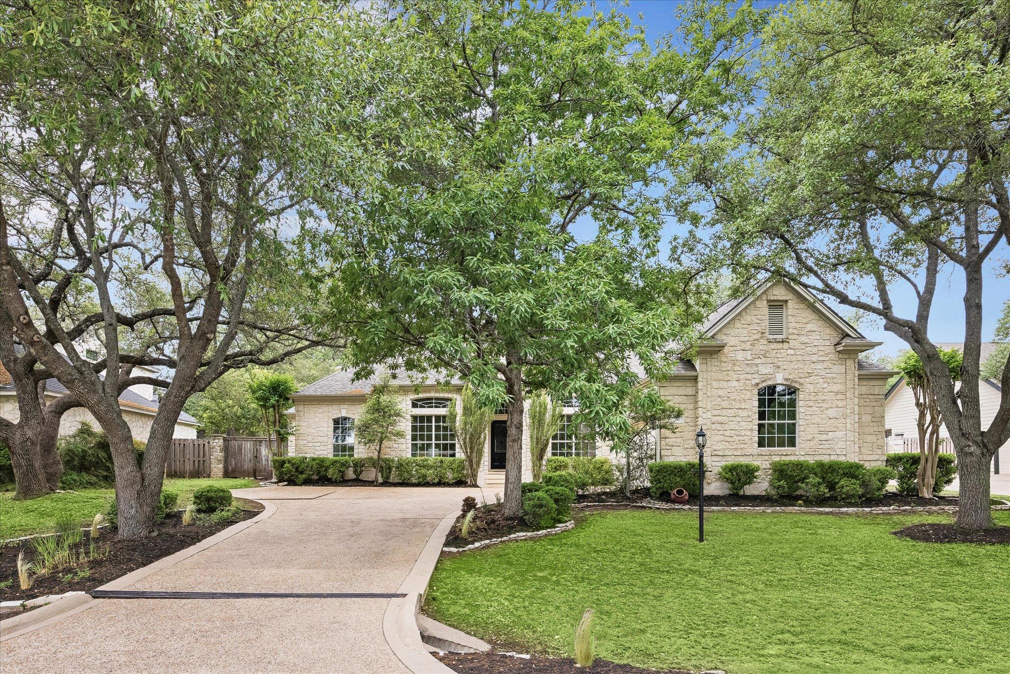 110 Copperleaf Rd, Lakeway, TX 78734