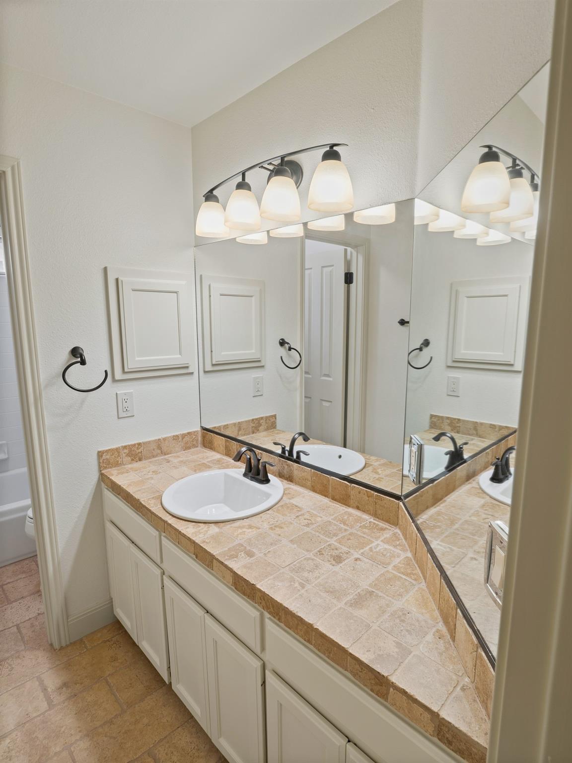 1710 Lakeway Blvd, Lakeway, TX 78734