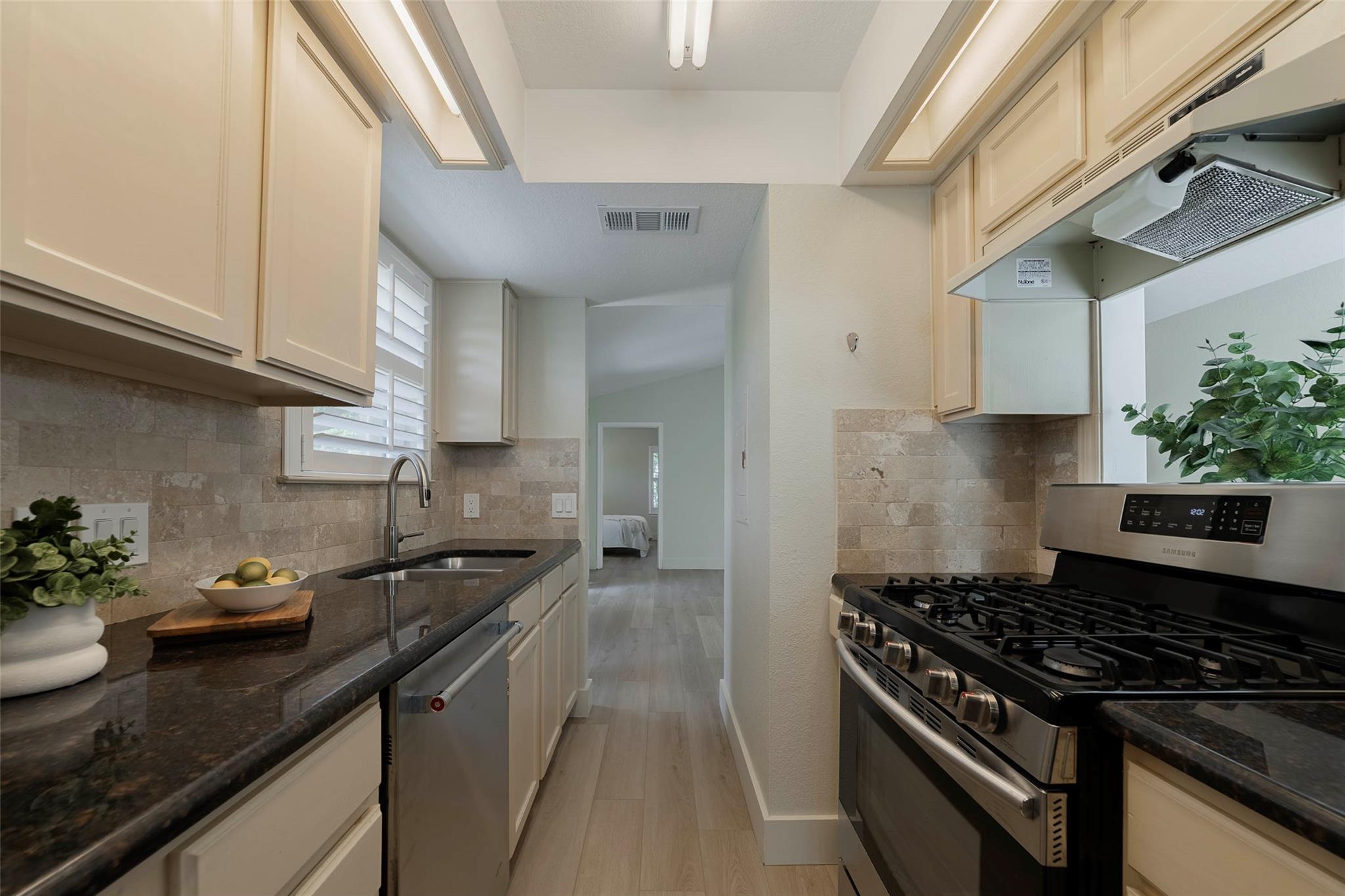 2500 Quarry Rd # 5, Austin, TX 78703