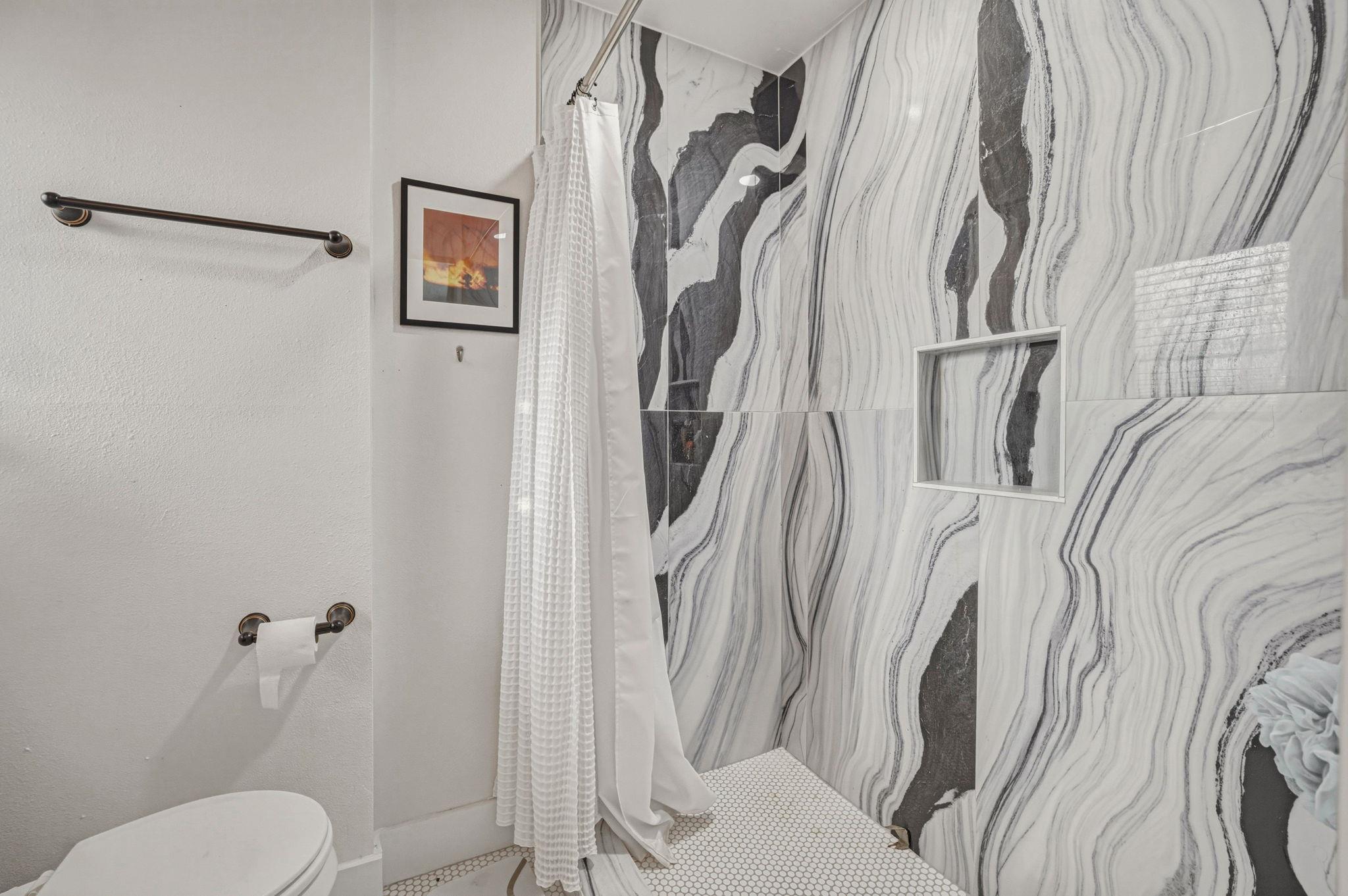 5332 Balcones Dr # B, Austin, TX 78731