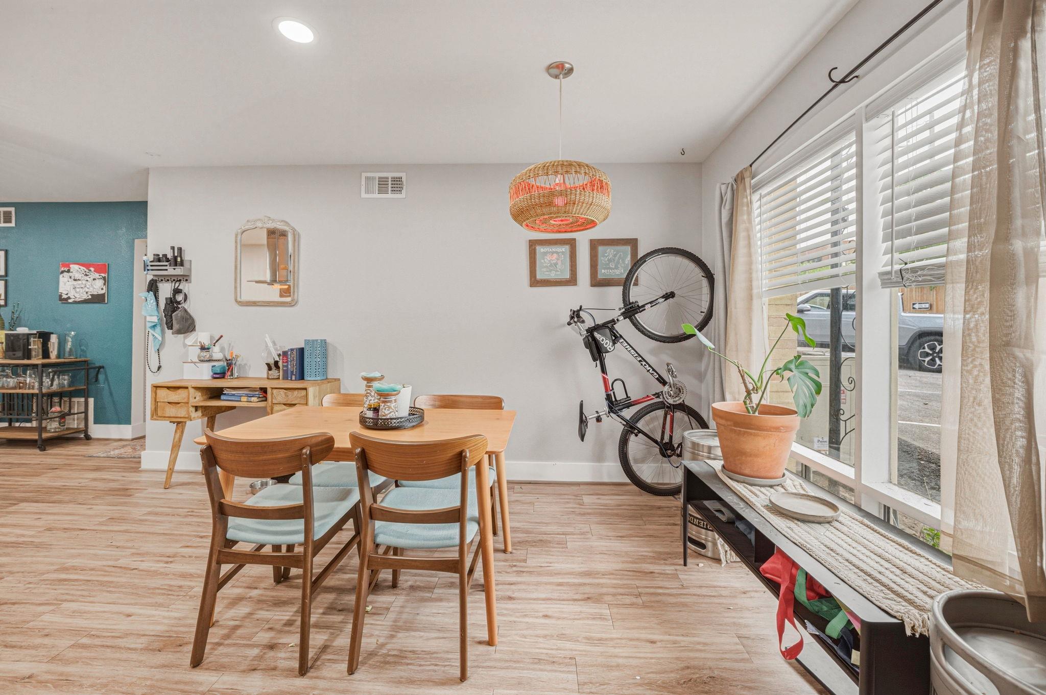 5332 Balcones Dr # B, Austin, TX 78731