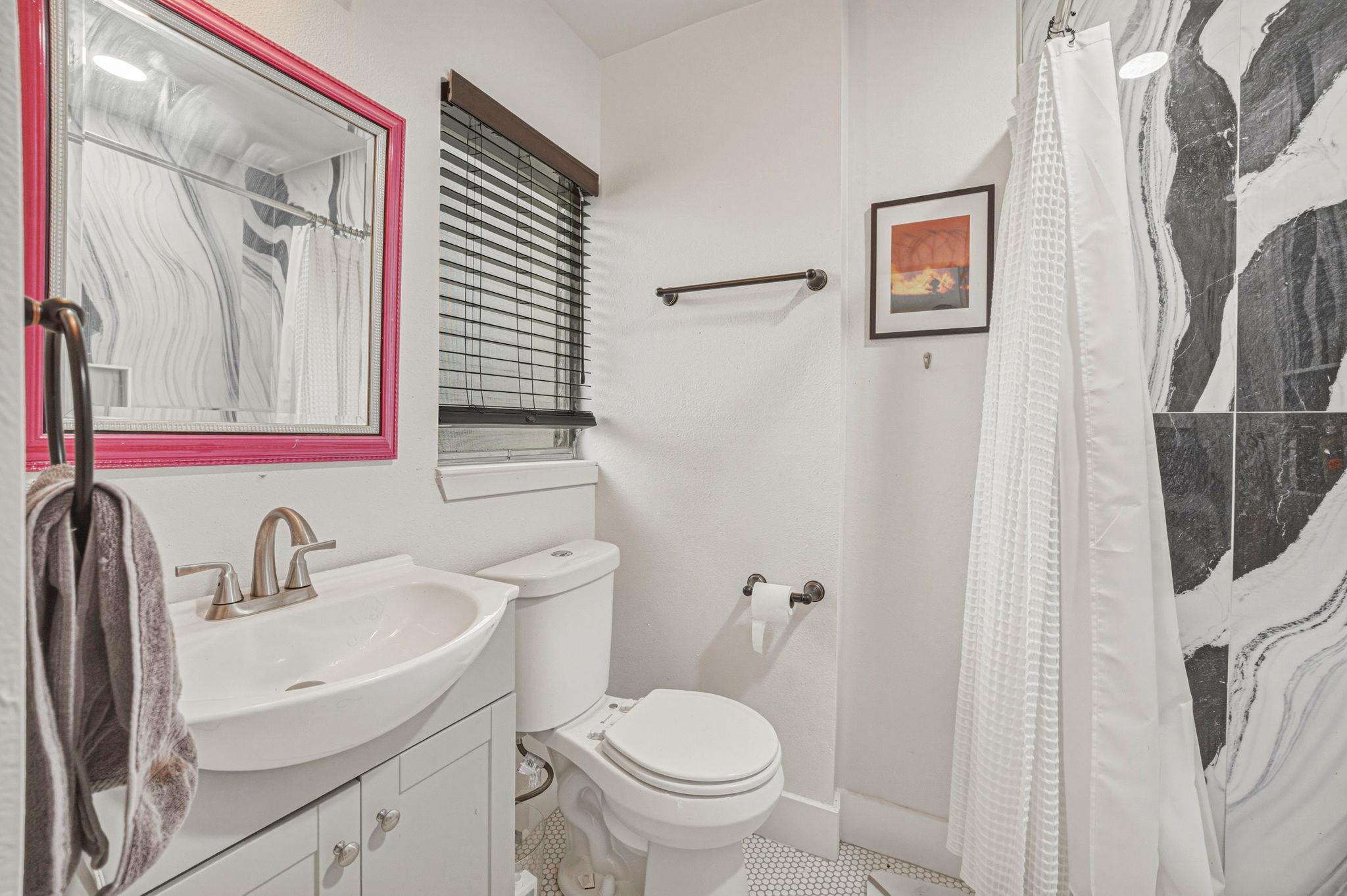 5332 Balcones Dr # B, Austin, TX 78731