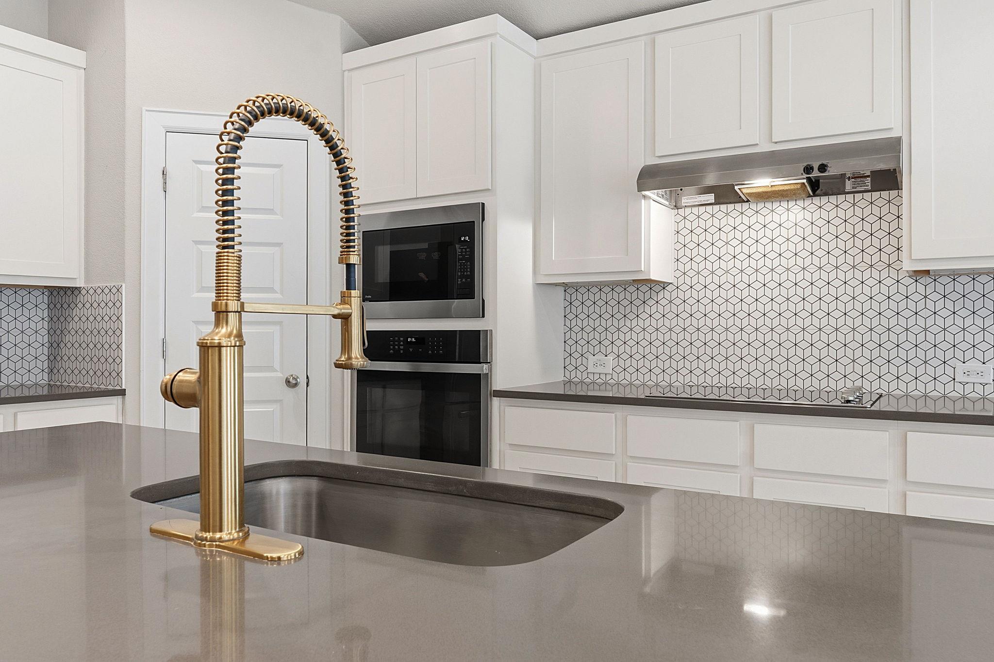 21204 Diamond Cv, Lago Vista, TX 78645