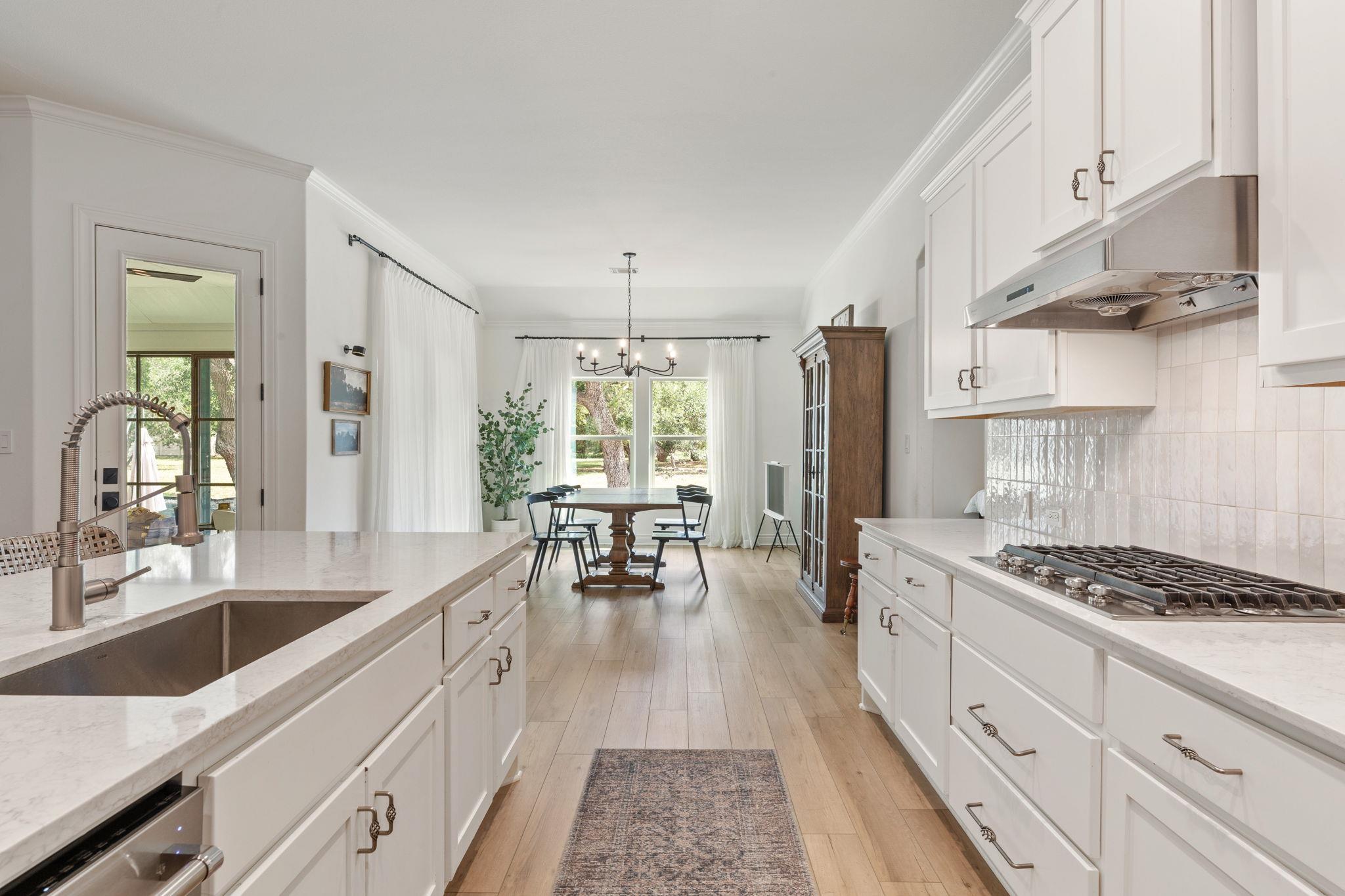 224 Magnolia Blossom Cv, Driftwood, TX 78619