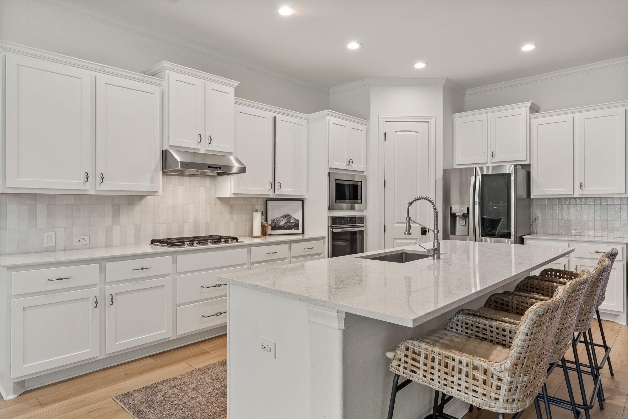 224 Magnolia Blossom Cv, Driftwood, TX 78619