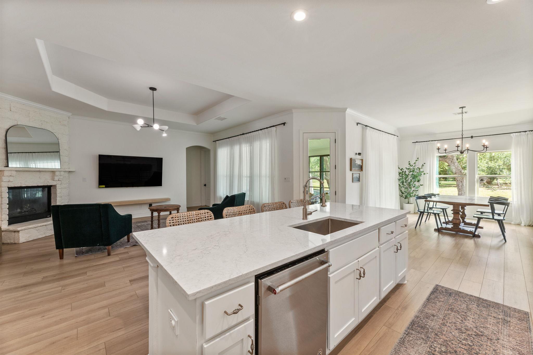 224 Magnolia Blossom Cv, Driftwood, TX 78619