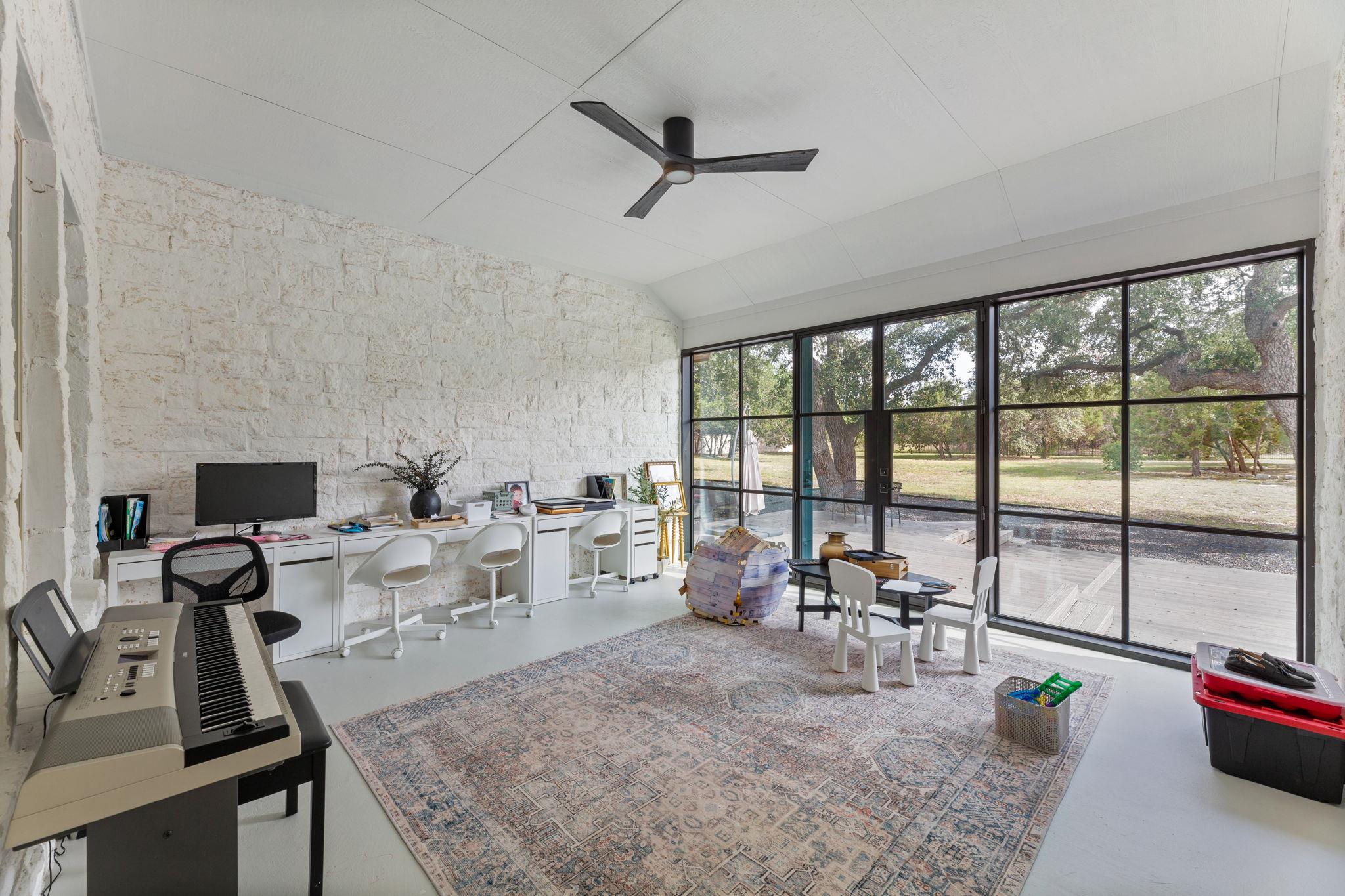 224 Magnolia Blossom Cv, Driftwood, TX 78619